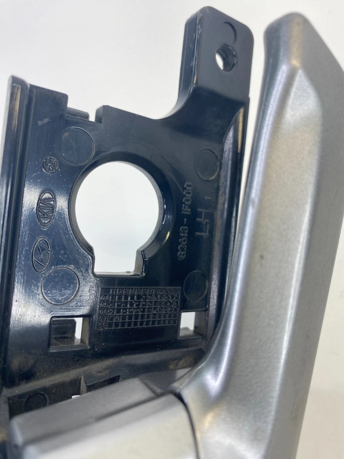 2005-2010 KIA SPORTAGE REAR LEFT DRIVER INNER DOOR HANDLE OEM 82613-1F000