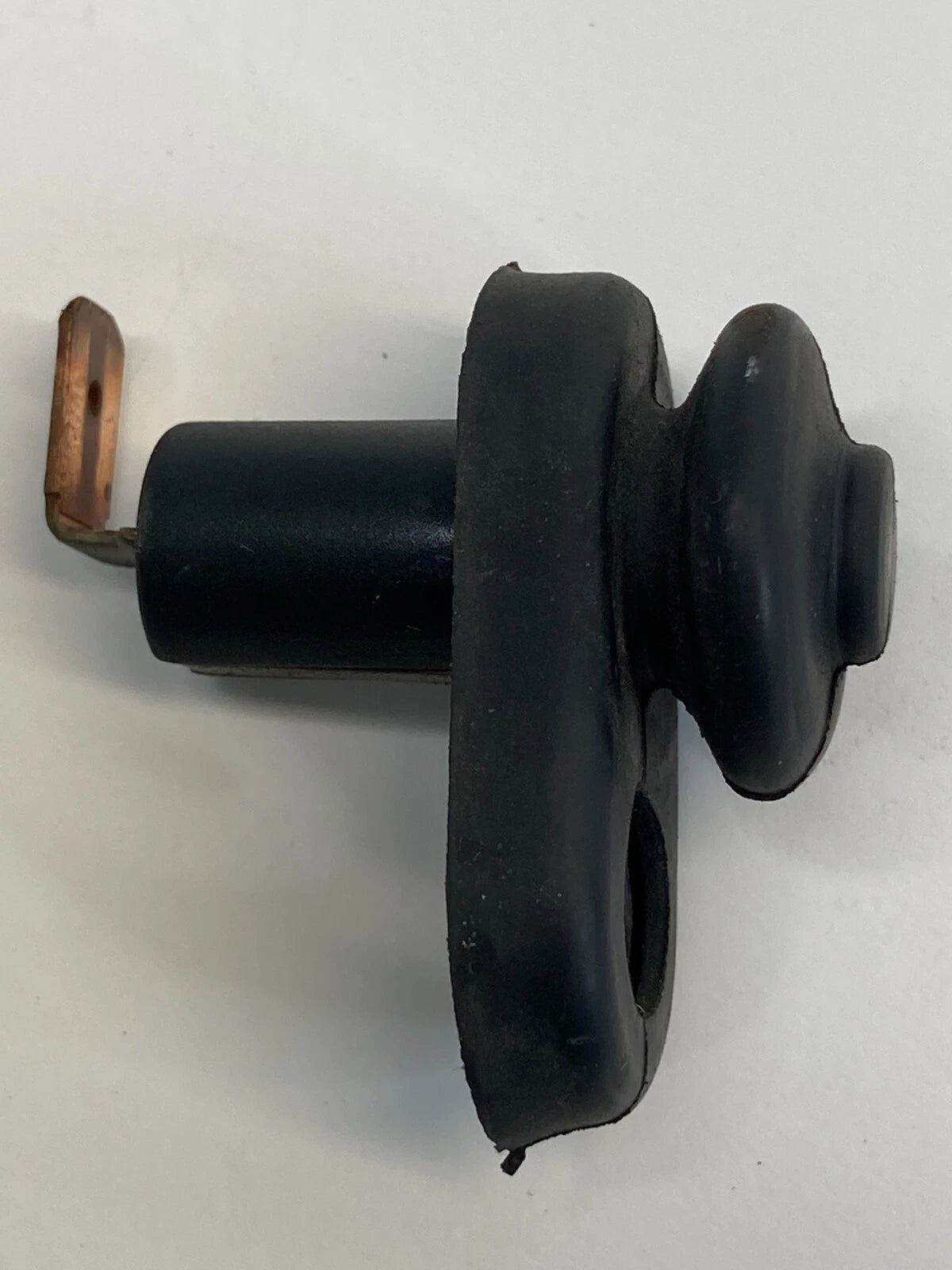 2004-2011 CHEVROLET AVEO FRONT RIGHT DOOR COURTESY LIGHT AJAR JAMB SENSOR SWITCH