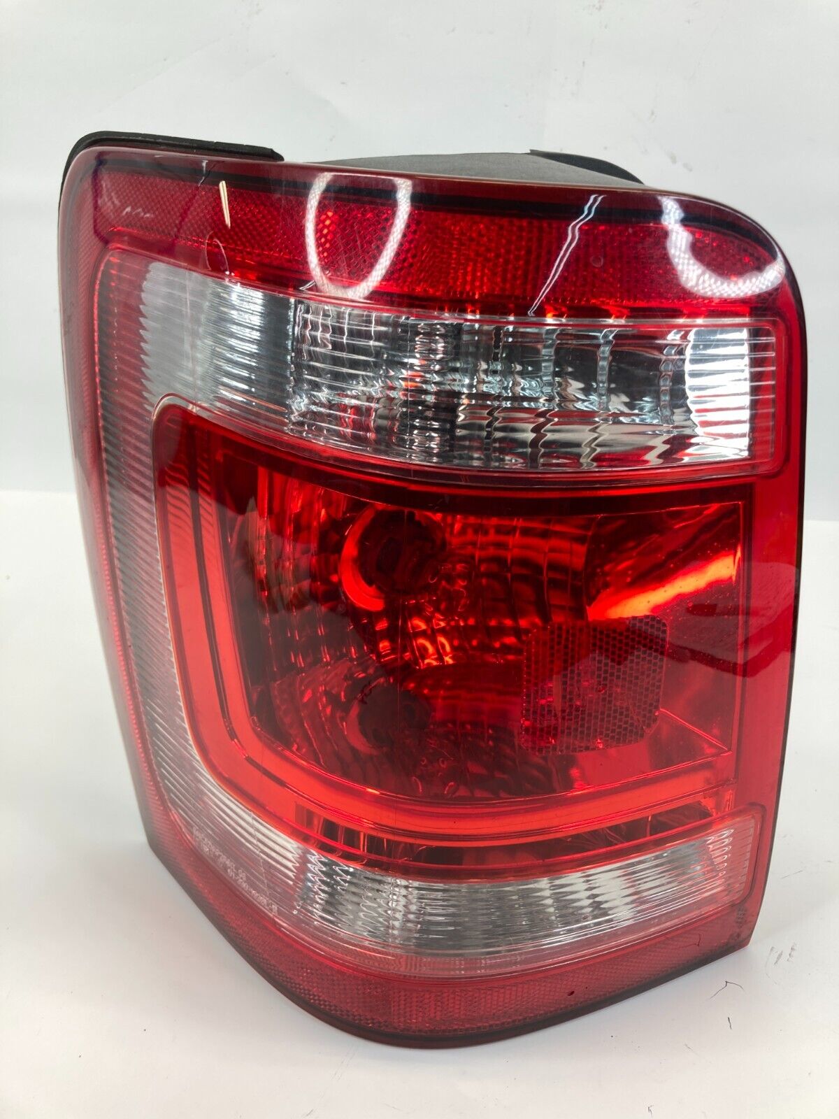 2008-2012 Ford Escape Rear Left Side Tail Light Taillight Taillamp Assembly