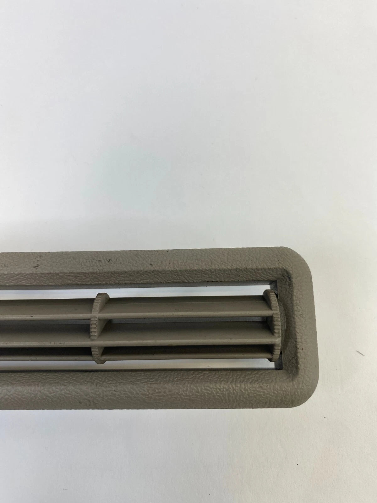 95-99 GMC YUKON CHEVY TAHOE ROOF AC HEATER AIR VENT DUCT GRILLE 15675658 OEM