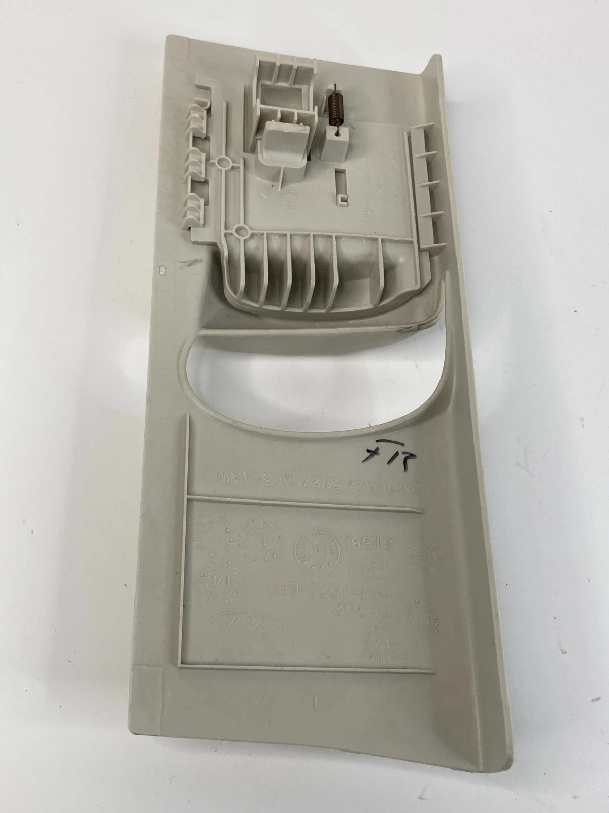 12-18 FORD FOCUS FRONT RIGHT SEAT ANCHOR B-PILLAR COVER TRIM CM51A24583404AAW