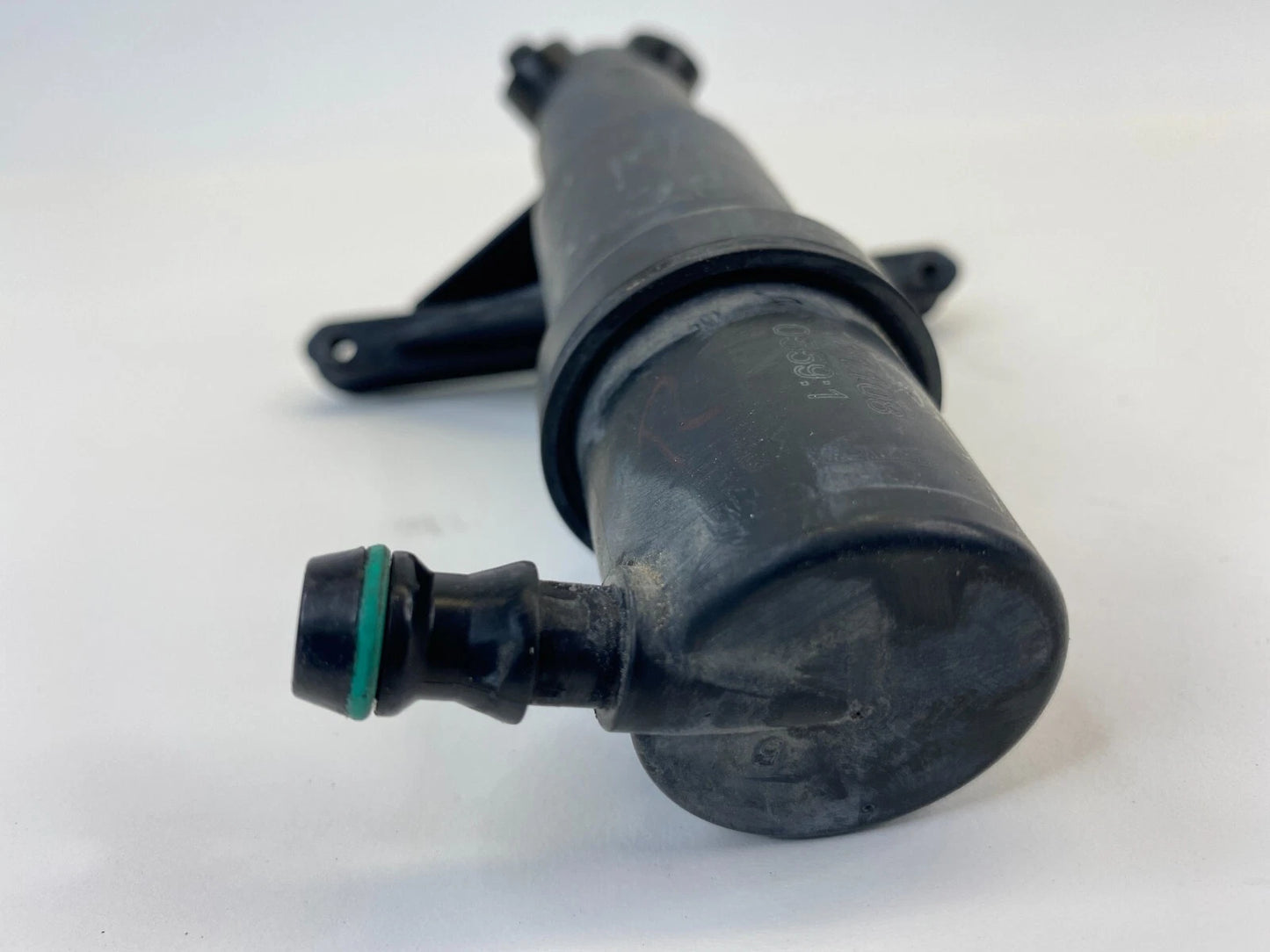 2004-2007 BMW 530I 525I 06-10 BMW 550I RIGHT HEADLIGHT WASHER NOZZLE RH OEM