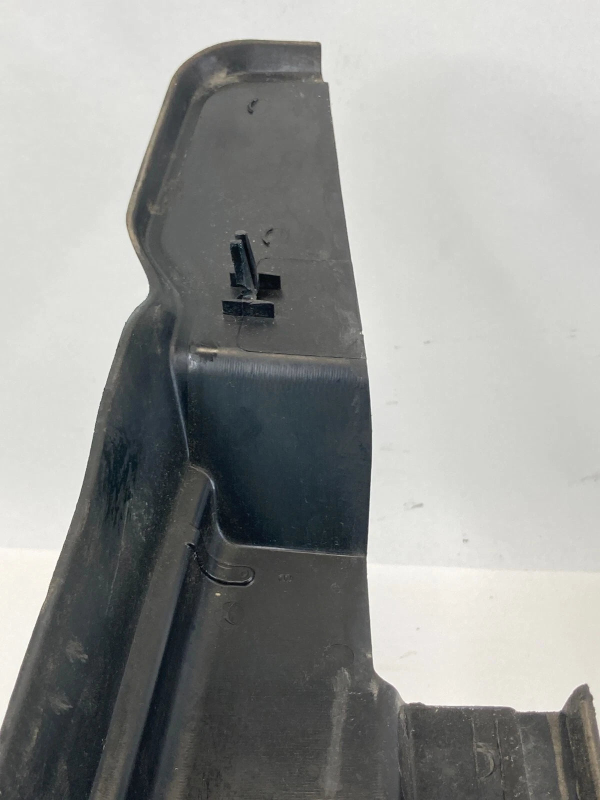 2011-2019 FORD EXPLORER FRONT LEFT FENDER UPPER LEDGE TRIM LEDGE COVER BRACKET