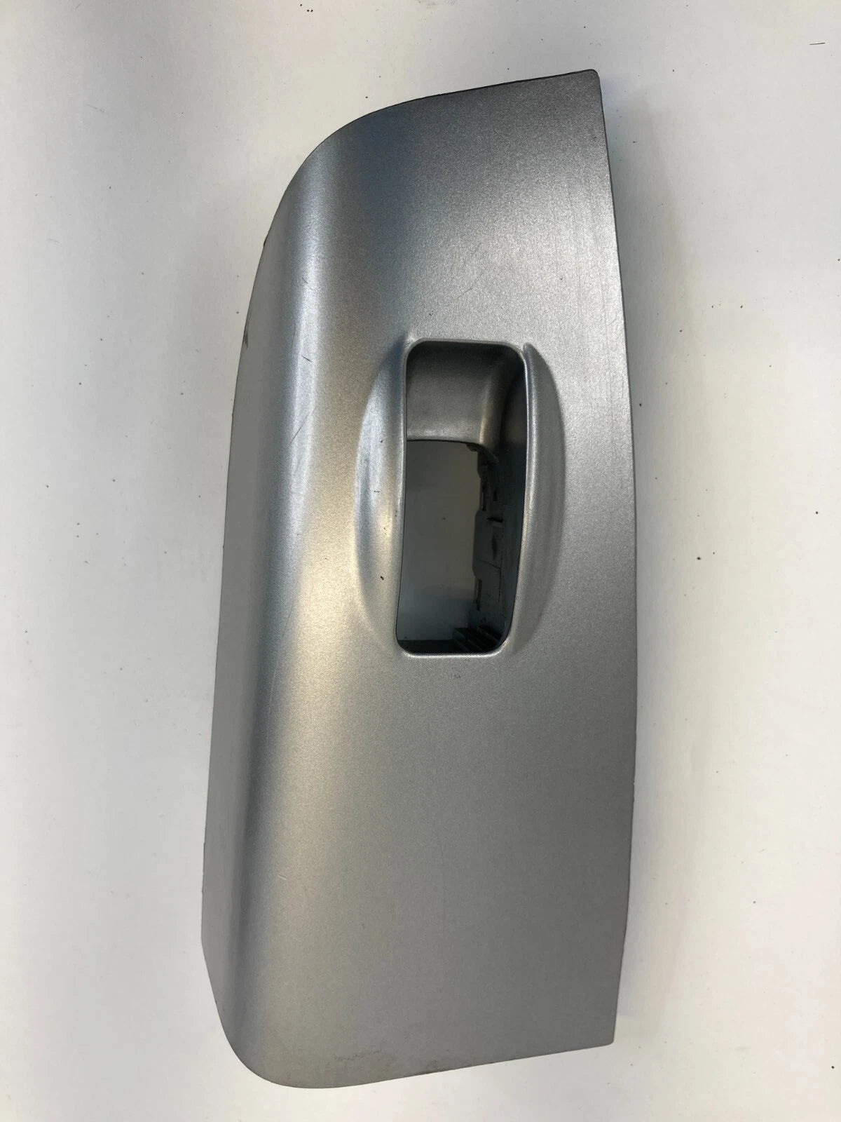 2005-2010 KIA SPORTAGE REAR RIGHT SIDE DOOR WINDOW SWITCH BEZEL 483525-1110 OEM