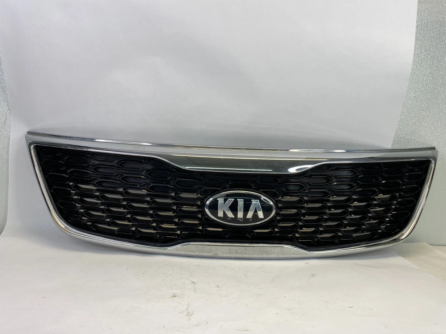 2014 2015 KIA SORENTO FRONT BUMPPER UPPER GRILLE W/ CHROME TRIM 86350-1U500 OEM