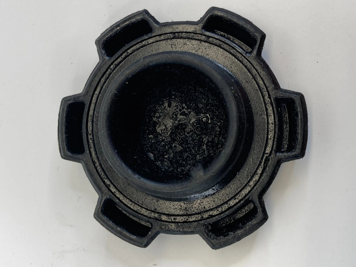 1998-2005 TOYOTA CELICA 00-08 TUNDRA 1.8L L4 ENGINE OIL FILLER FLUID CAP COVER