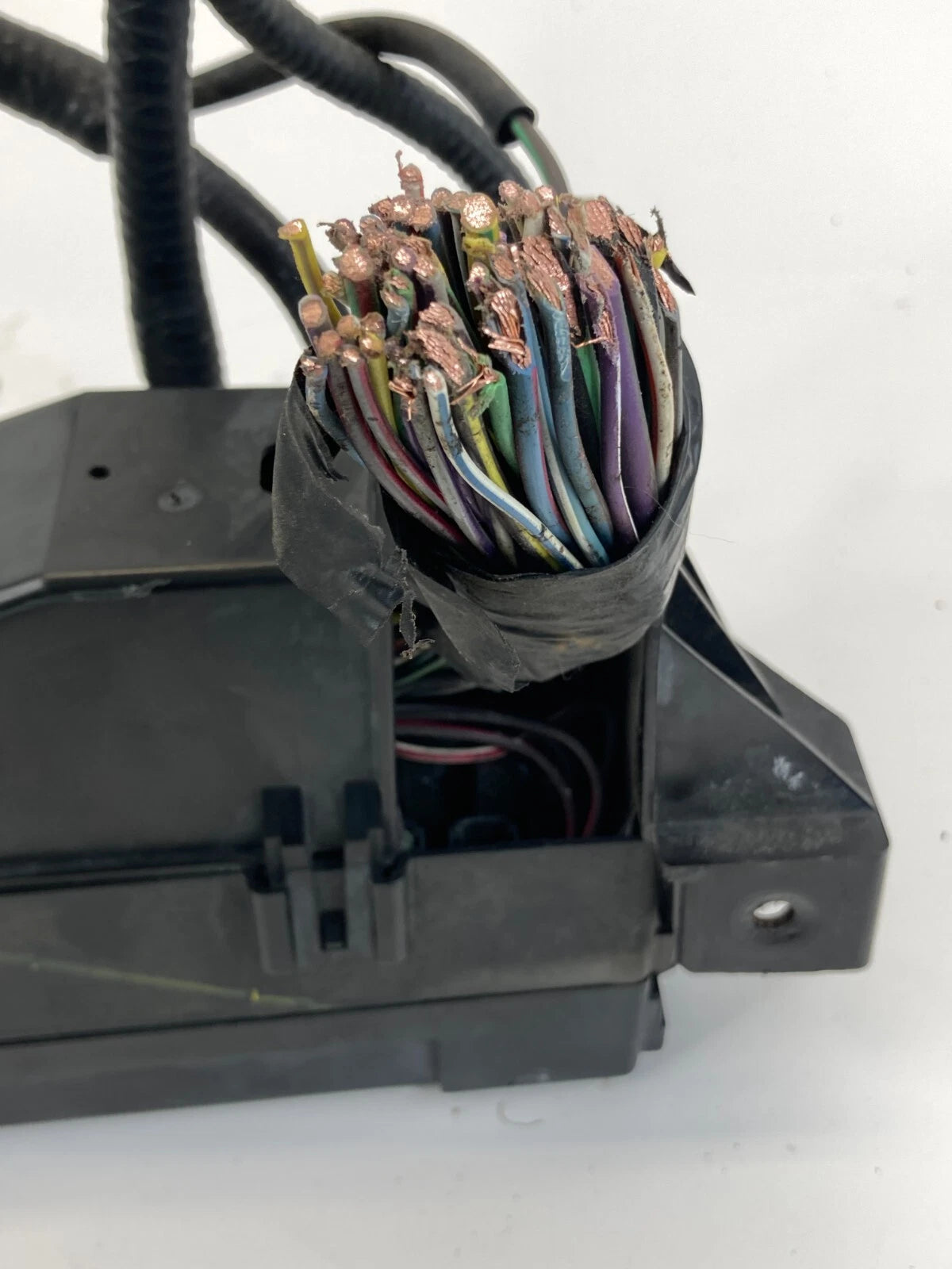 2008 FORD ESCAPE 3.0L V6 A/T ENGINE COMPARTMENT FUSE BOX RELAY JUNCTION BLOCK