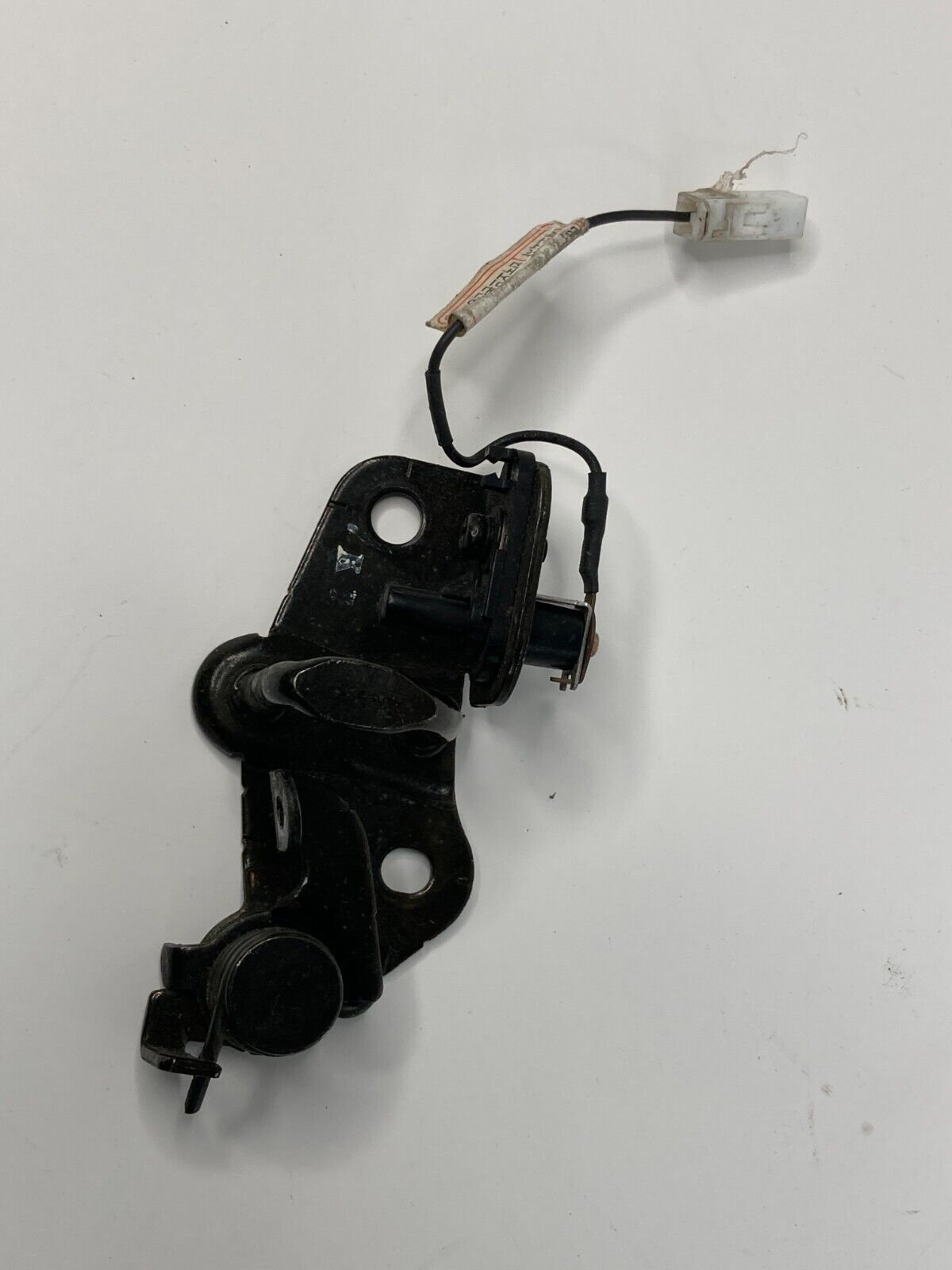 2002-2005 Hyundai Sonata Hood Lock Latch Protector W/ Cable 93230-39000 OEM