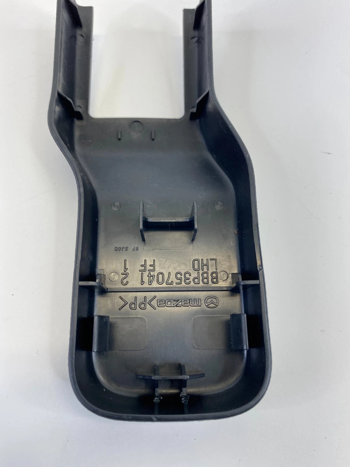 2010-2013 MAZDA 3 MAZDA3 FRONT RIGHT SEAT TRACK FRONT INNER COVER CAP BBP357041