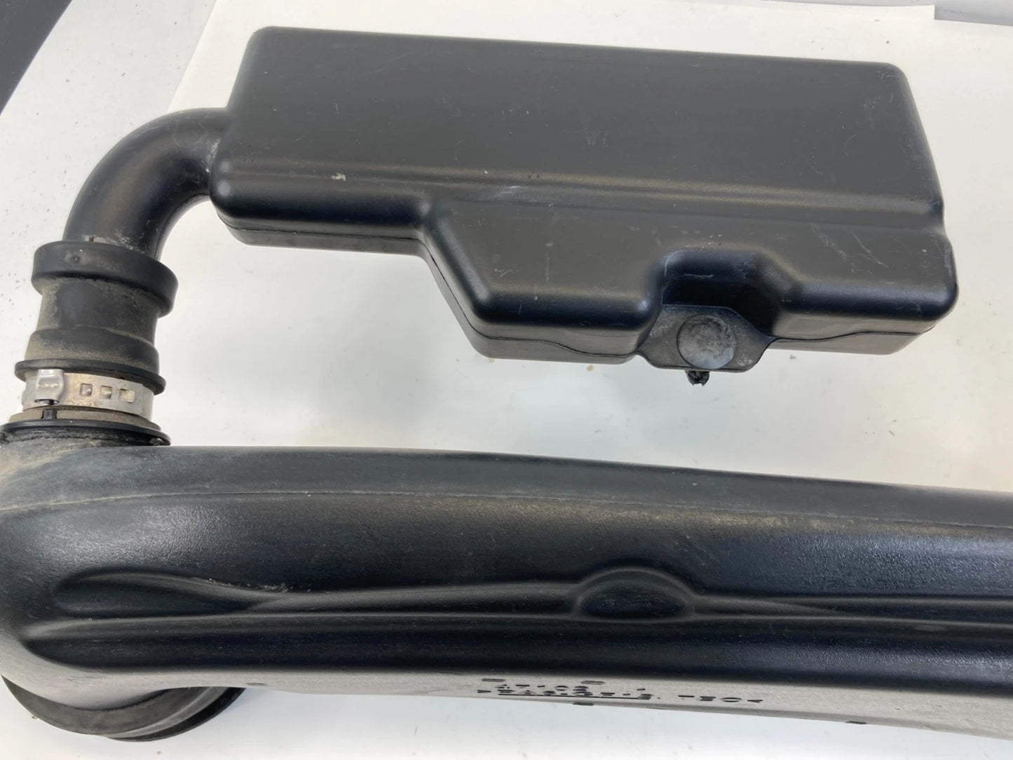 2014-2016 Dodge Dart 2.4L L4 A/T Air Cleaner Intake Resonator Tube Assy OEM