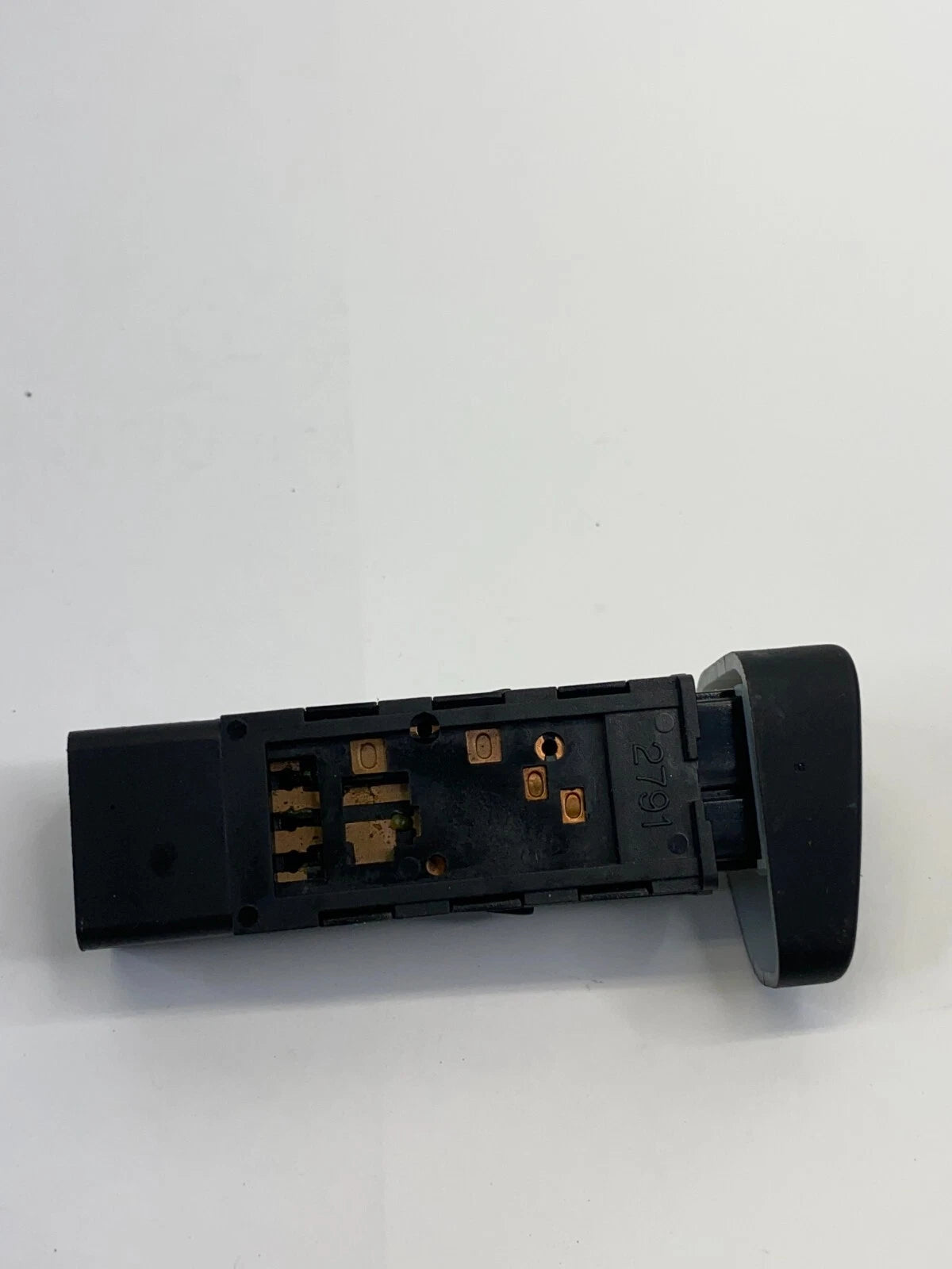 2006-2011 HYUNDAI ACCENT ODOMETER TRIP CONTROL SWITCH ASSEMBLY 202002962 OEM