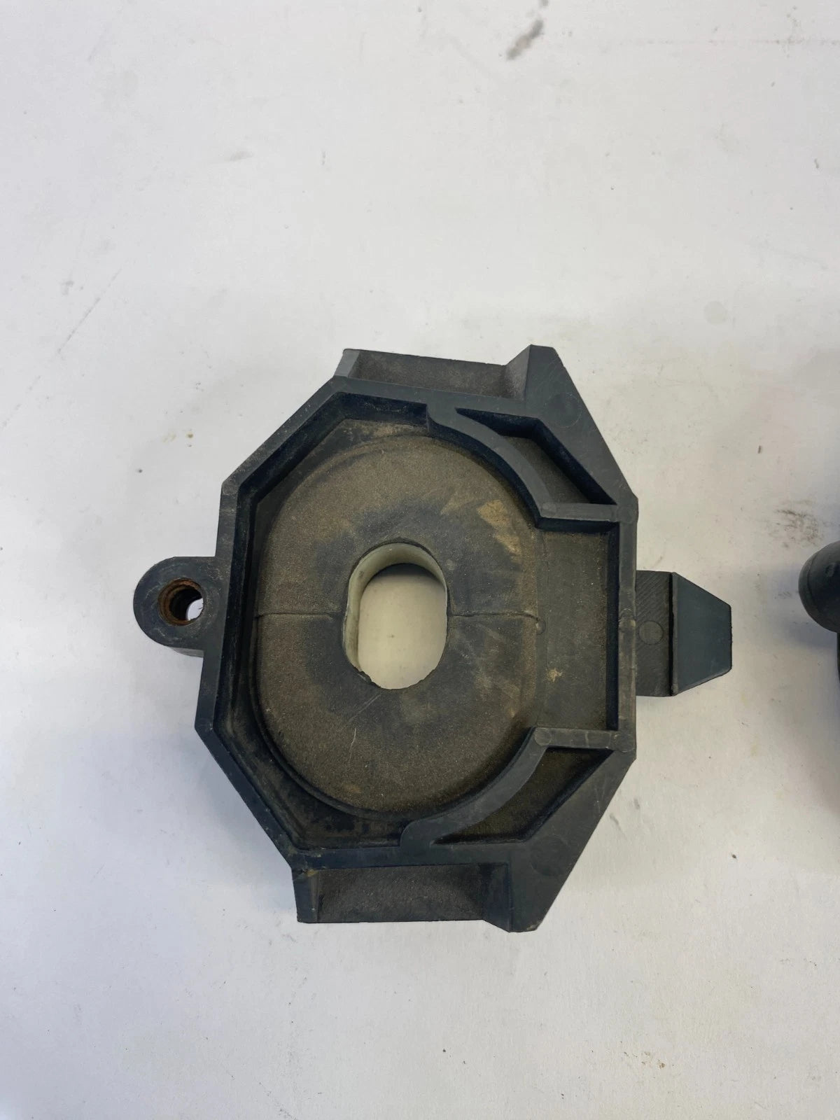 2007-2014 CHRYSLER 200 RADIATOR UPPER ISOLATOR SUPPORT 05058136AB OEM