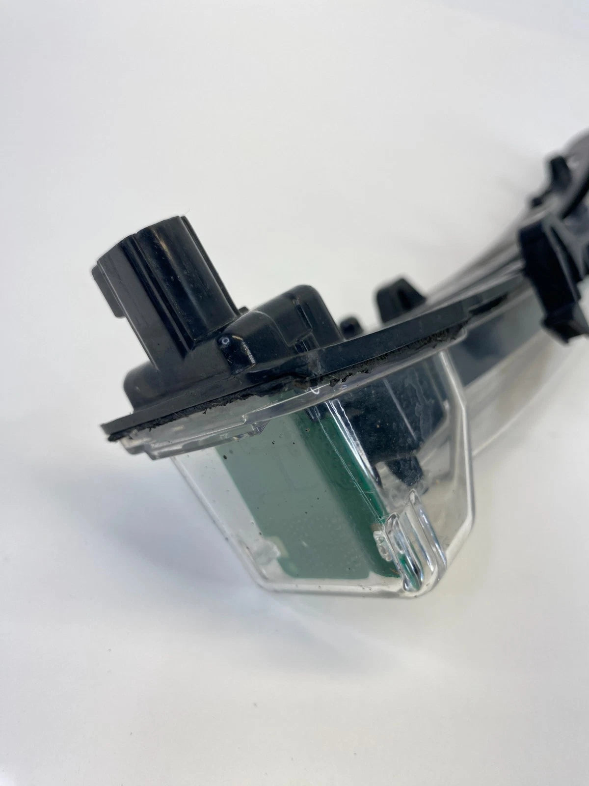 2010-2019 FORD TAURUS FRONT LEFT DRIVER SIDE TURN SIGNAL LIGHT AG13-13B221-A OEM
