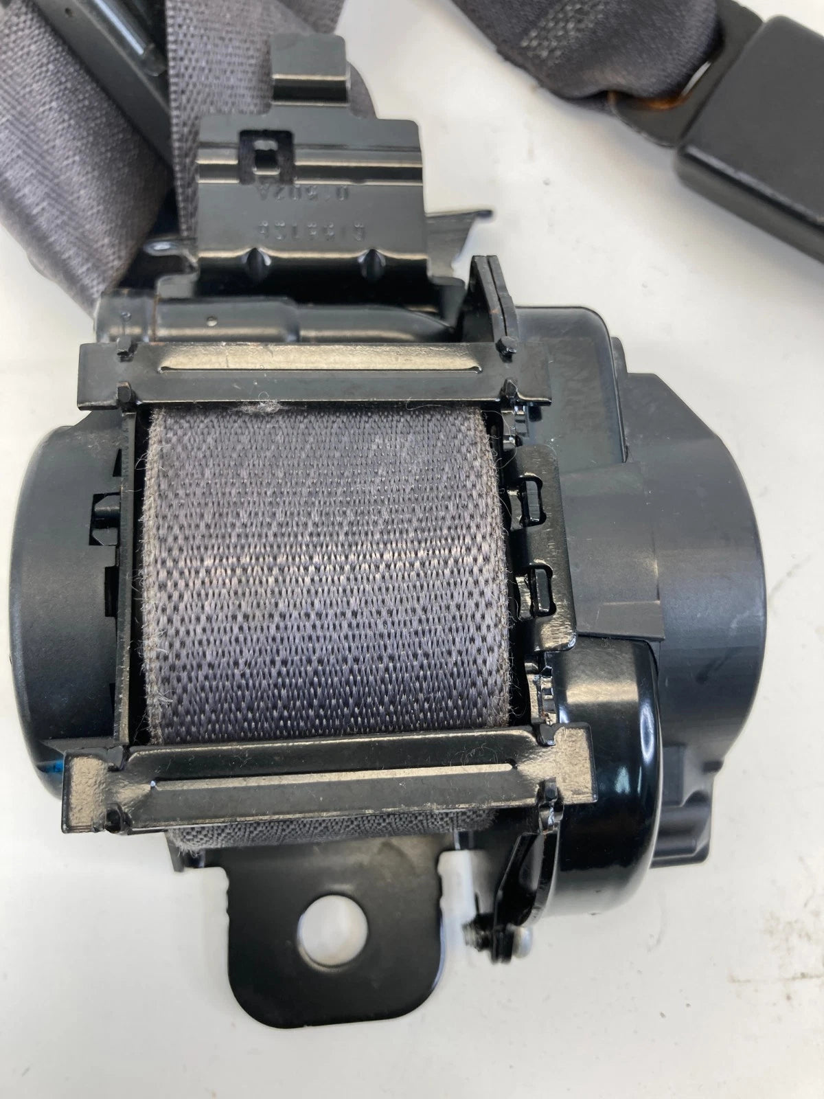 2009-2016 GMC ACADIA FRONT LEFT SIDE SEAT BELT RETRACTOR PRETENSIONER 15903263