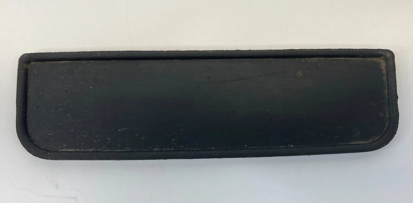 03-08 KIA SORENTO FRONT RIGHT PASSENGER SIDE PAD COVER TRIM LID 93562-3E000 OEM