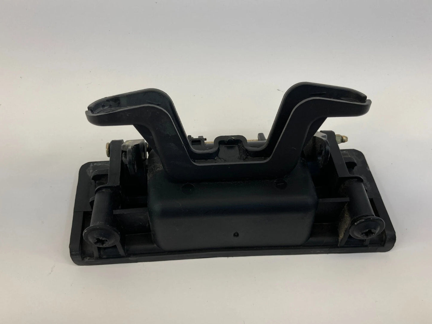 2000-2004 CHEVROLET TAHOE GMC YUKON REAR TRUNK LEFT DOOR OPEN RELEASE HANDLE OEM