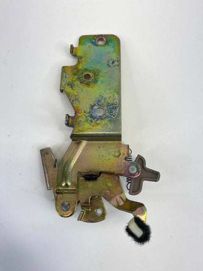 99-04 AUDI A6 QUATTRO REAR LIFTGATE PULL HANDLE LATCH MECHANISM LEVER 4B9827653