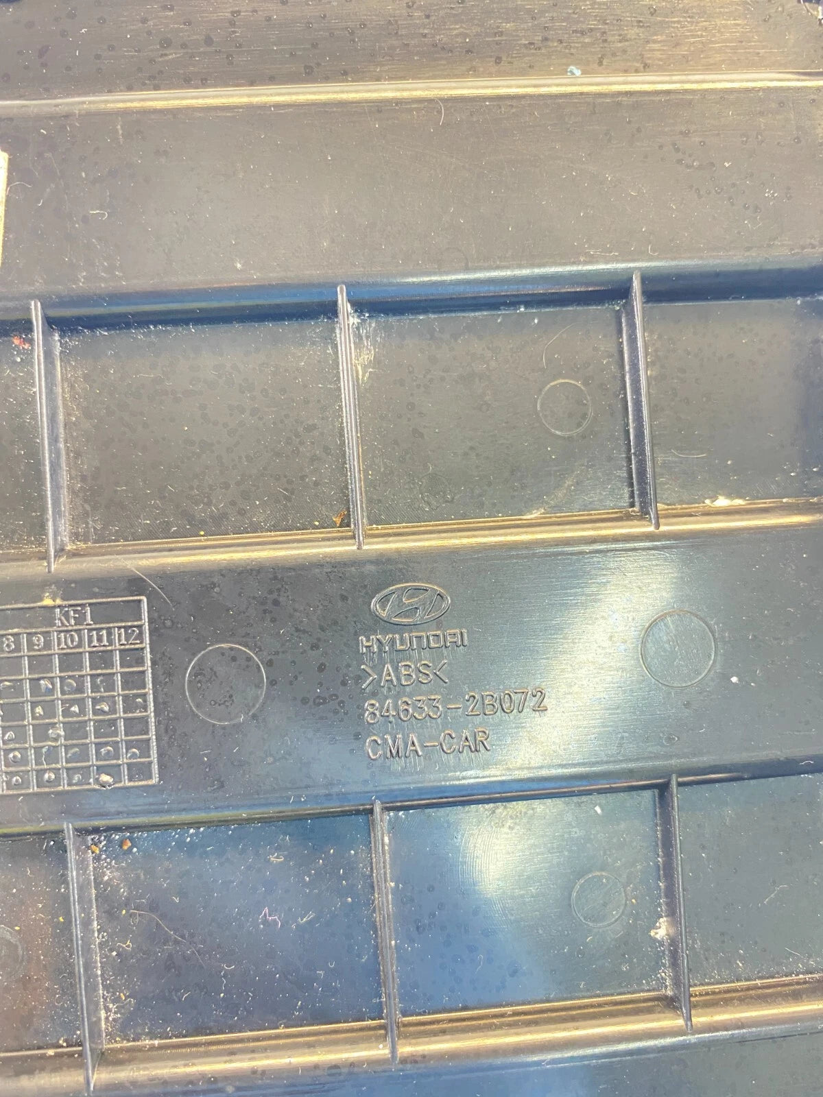 10-12 HYUNDAI SANTA FE REAR CENTER CONSOLE STORAGE INSERT TRIM 84631-2B072 OEM