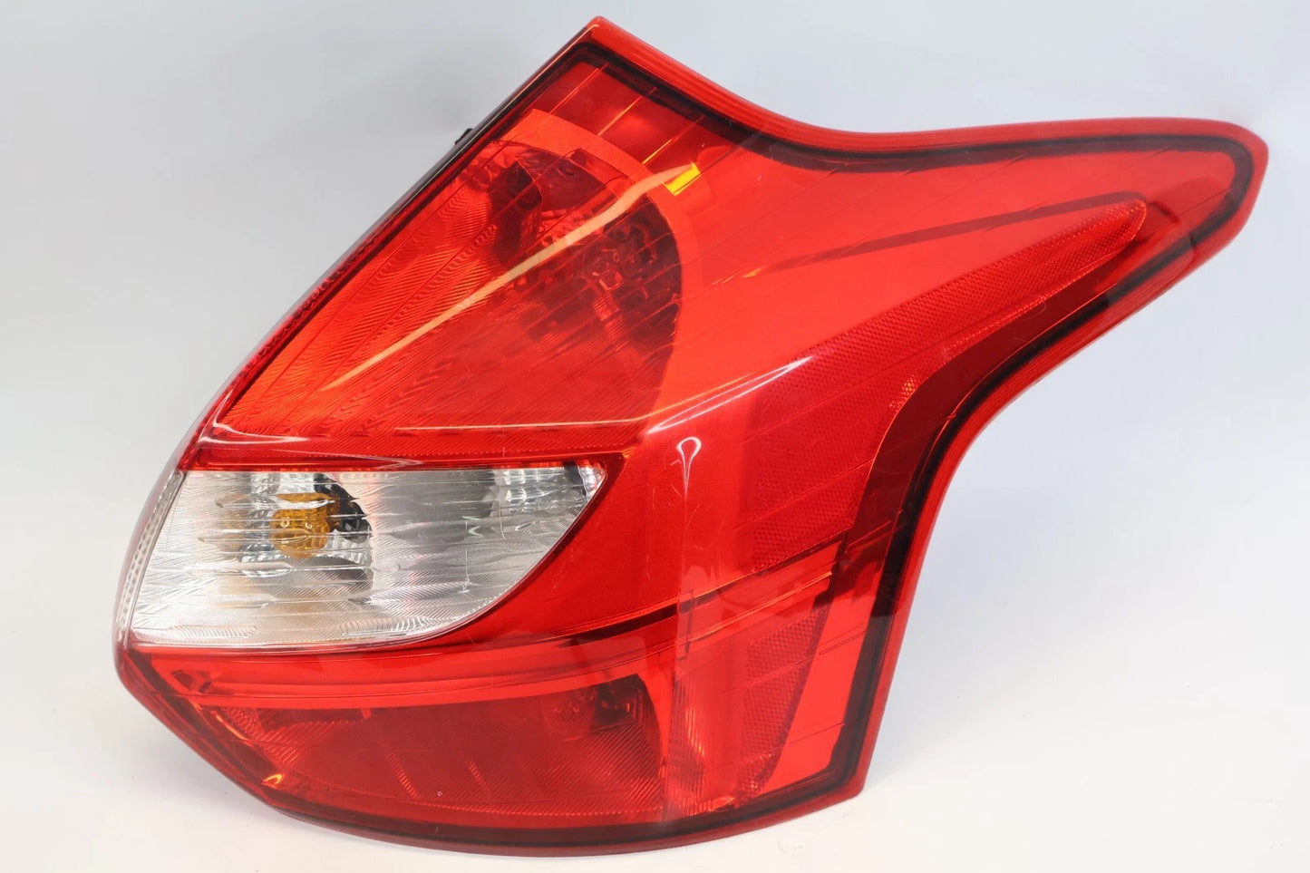 2012-2014 FORD FOCUS HATCHBACK REAR RH PASSENGER BRAKE TAILLIGHT TAIL LAMP OEM