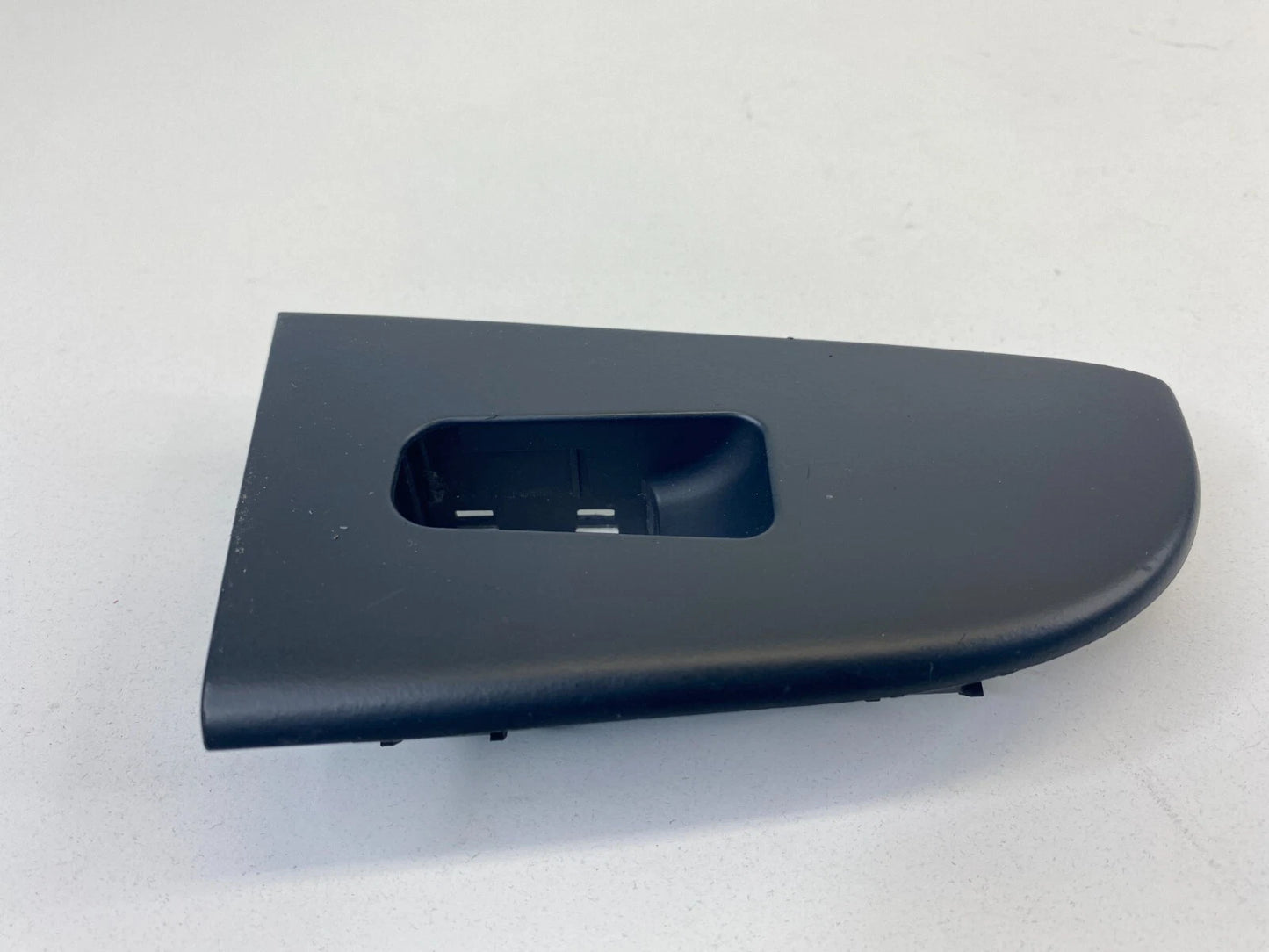 07-10 HYUNDAI ELANTRA REAR LEFT SIDE DOOR WINDOW SWITCH BEZEL 935802H000 OEM