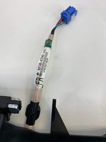 2010-2015 Toyota Prius Front Right Side Outer Exterior Door Handle 89746-47040