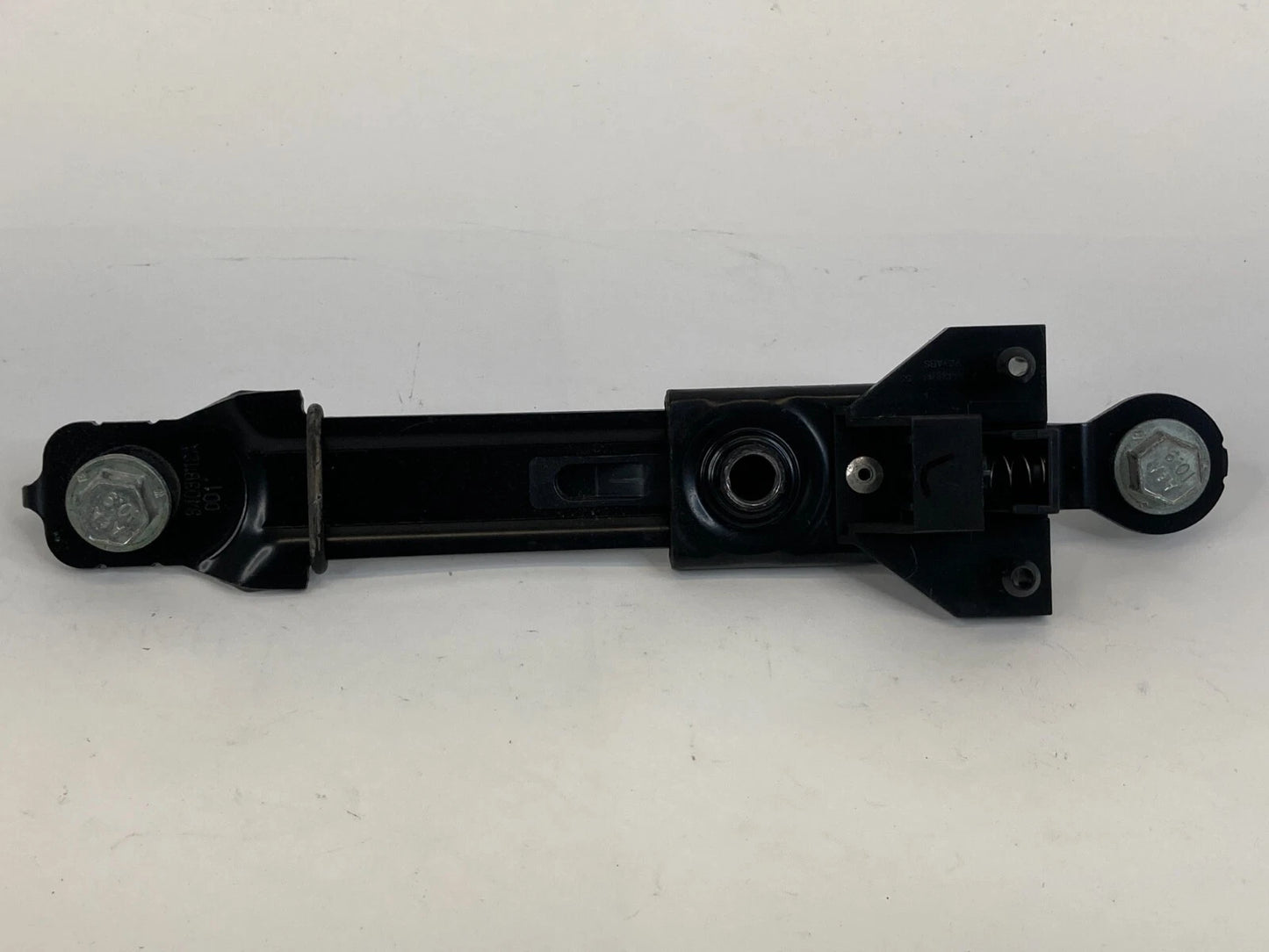 2011-2014 HYUNDAI SONATA FRONT LEFT DRIVER SEAT BELT HEIGHT ADJUSTER 88890-3Q000