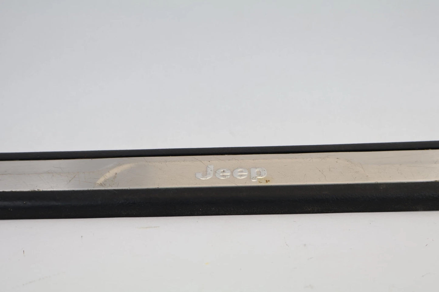 2011-2021 GRAND CHEROKEE FRONT LEFT DOOR SILL SCUFF PLATE MOLDING OEM INC81DX9AB