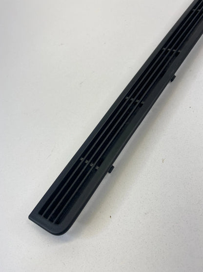 06-10 MERCEDES-BENZ R350 REAR RIGHT QUARTER PANEL TRUNK AIR VENT DEFROST TRIM