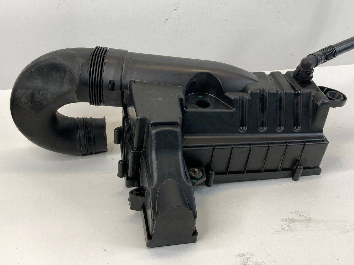 2014-2017 VW Volkswagen Passat 1.8L Engine Air Cleaner Intake Box Lower Cover