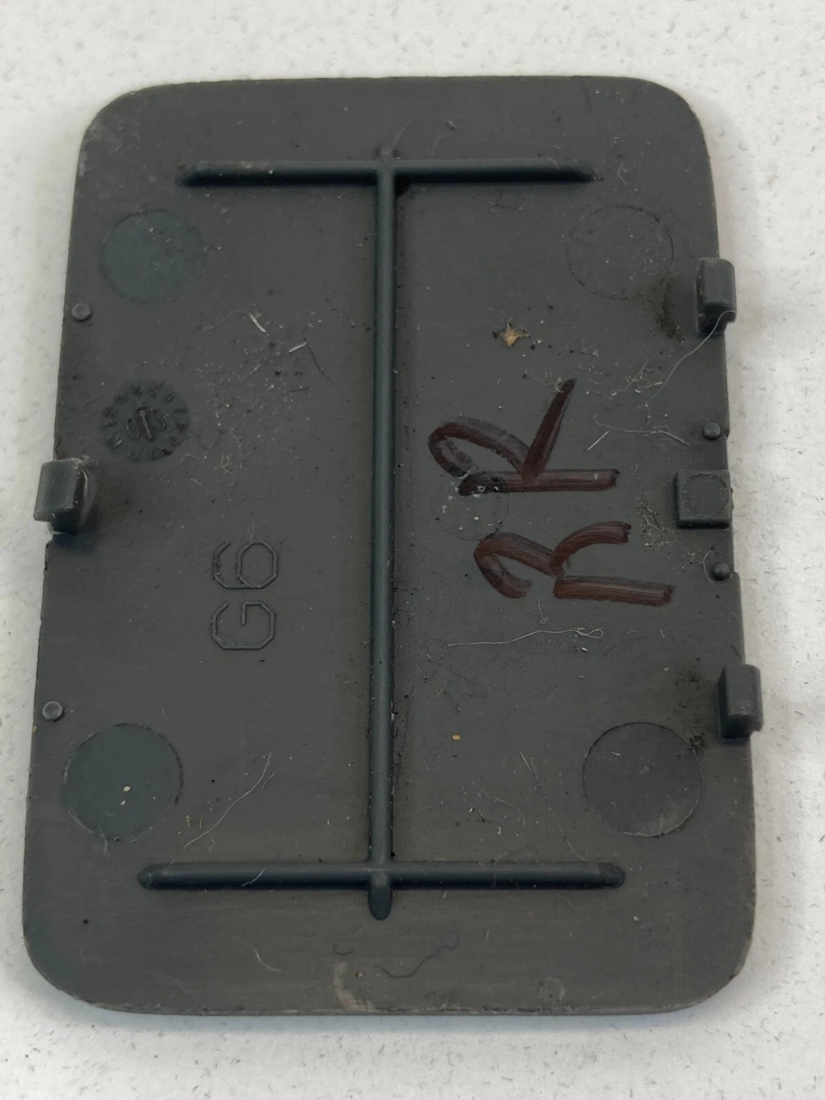 03-05 HONDA PILOT REAR RIGHT SIDE INTERIOR DOOR HANDLE SCREW BEZEL TRIM COVER