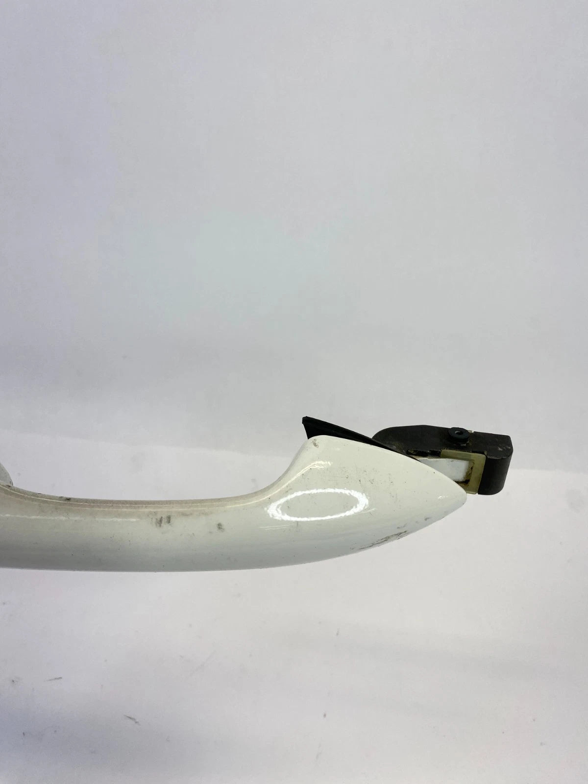 2005-2010 HONDA ODYSSEY FRONT RIGHT SIDE EXTERIOR DOOR HANDLE ASSEMBLY WHITE OEM