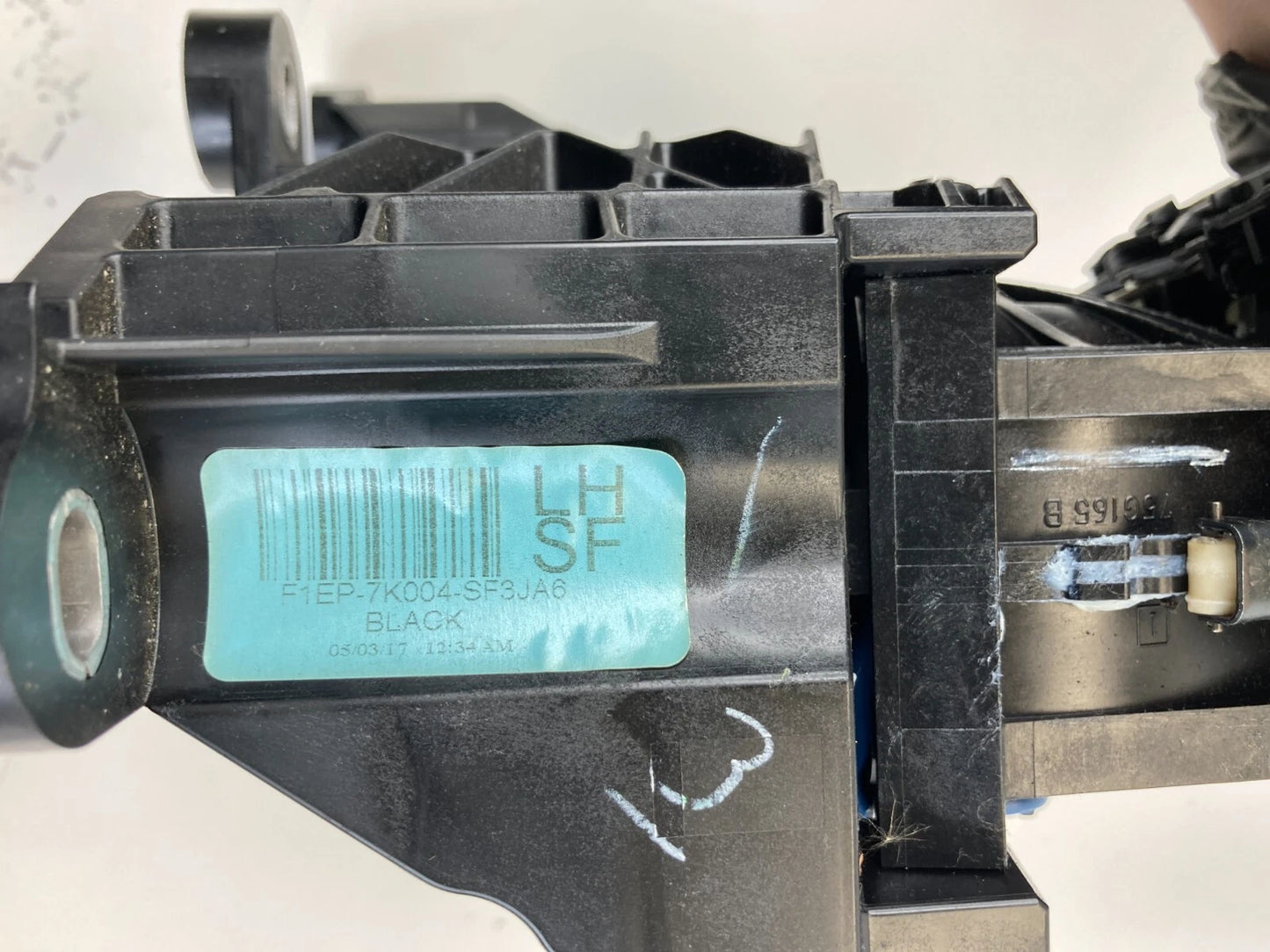 15-18 FORD FOCUS SEDAN AUTOMATIC TRANSMISSION GEAR SHIFTER SHIF LEVER F1EP-7K004