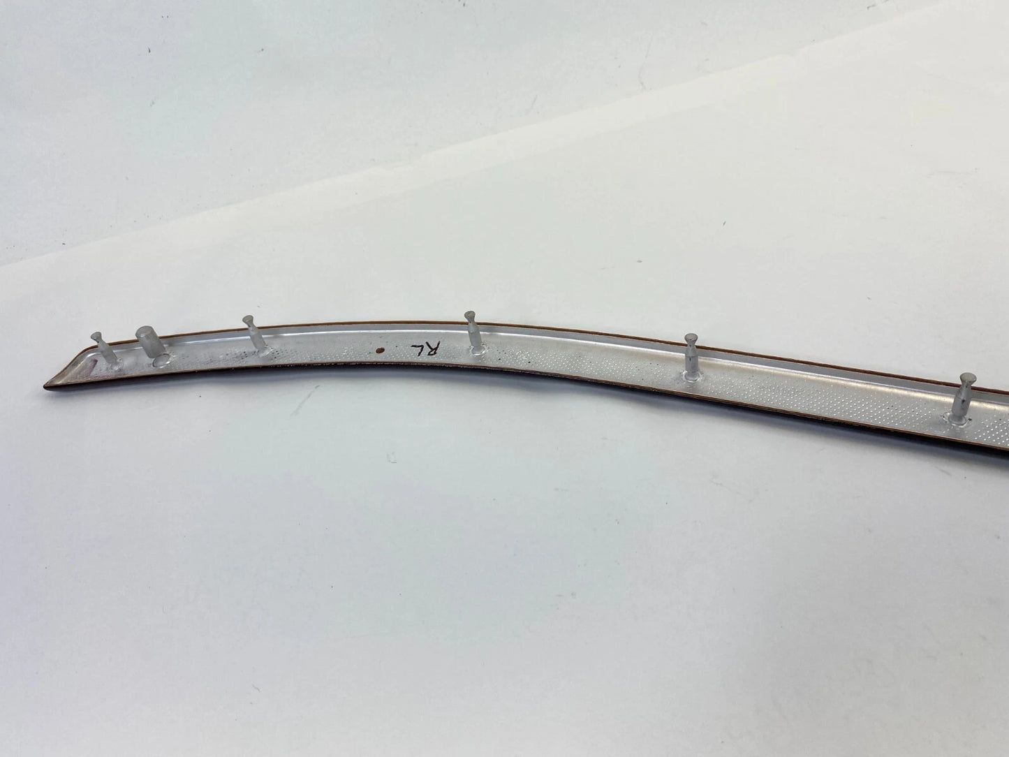 2008 VOLVO XC70 2008 VOLVO V70 REAR LEFT SIDE DOOR PANEL MOLDING TRIM BEZEL OEM