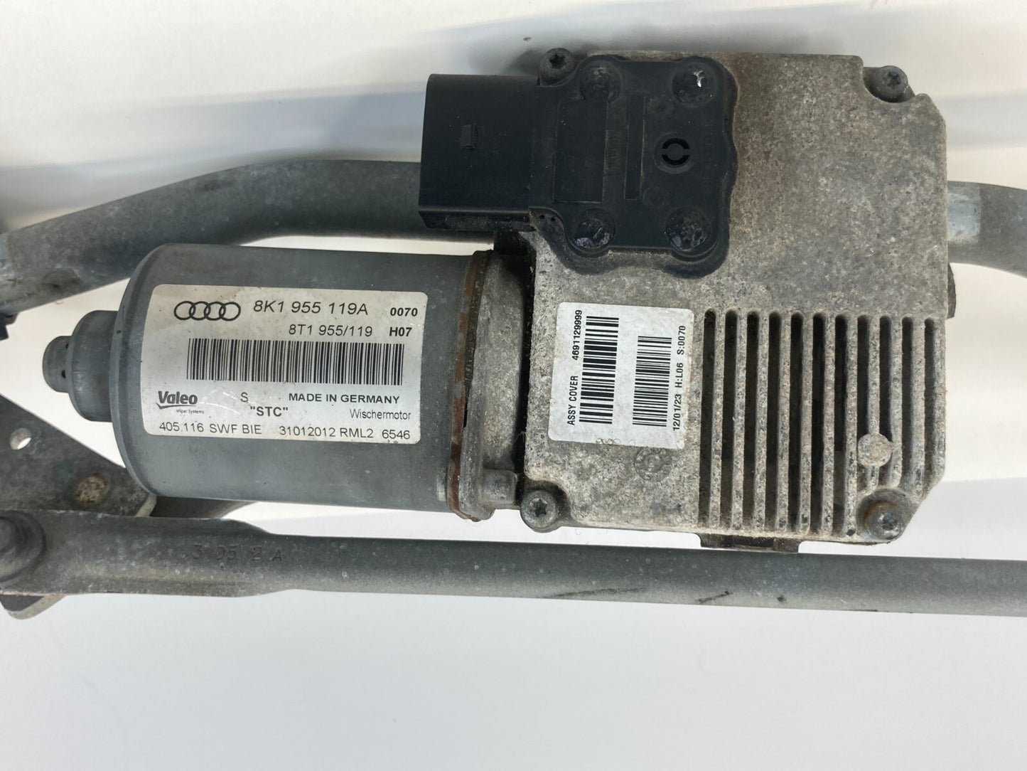 2009-2016 Audi A4 Quattro Front Windshield Wiper Motor w/ Linkage 8K1-955-119A