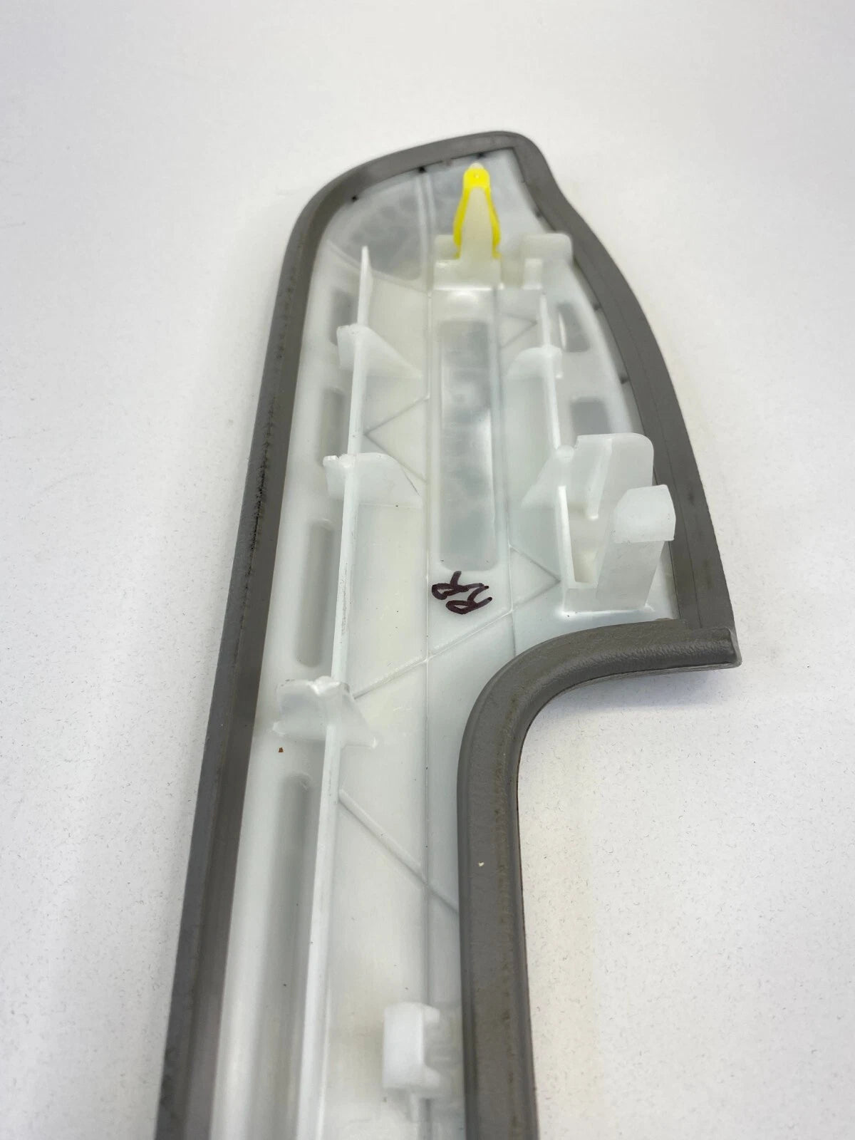 03 04 05 06 07 08 TOYOTA COROLLA REAR RIGHT SIDE DOOR ARMREST ARM REST LID PAD