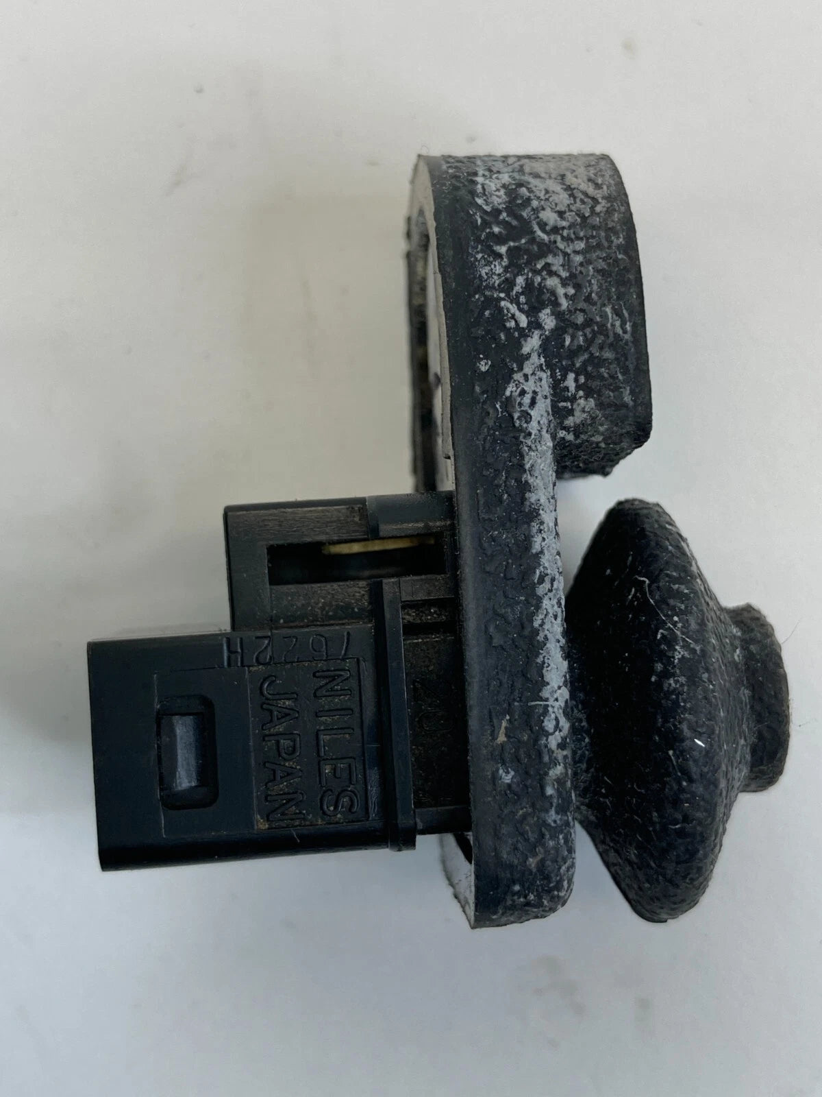 07-12 VERSA 08-11 NISSAN ROGUE FRONT RIGHT DOOR COURTESY LIGHT AJAR JAMB SWITCH