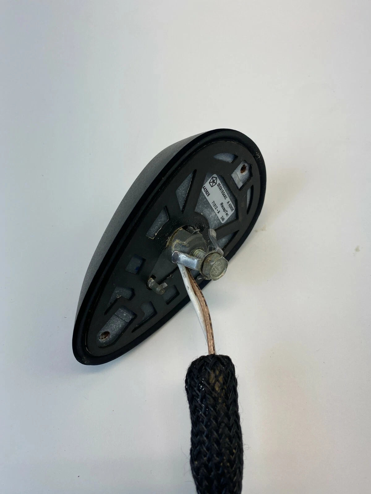 2005 JEEP GRAND CHEROKEE ROOF MOUNT RADIO SATELLITE ANTENNA 05091504AC