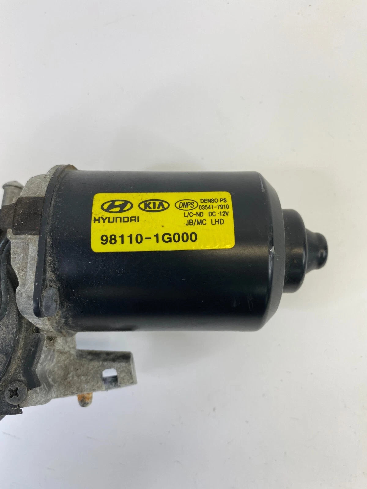 2006-2011 HYUNDAI ACCENT FRONT WINDSHIELD WIPER MOTOR ASSEMBLY 98110-1G000