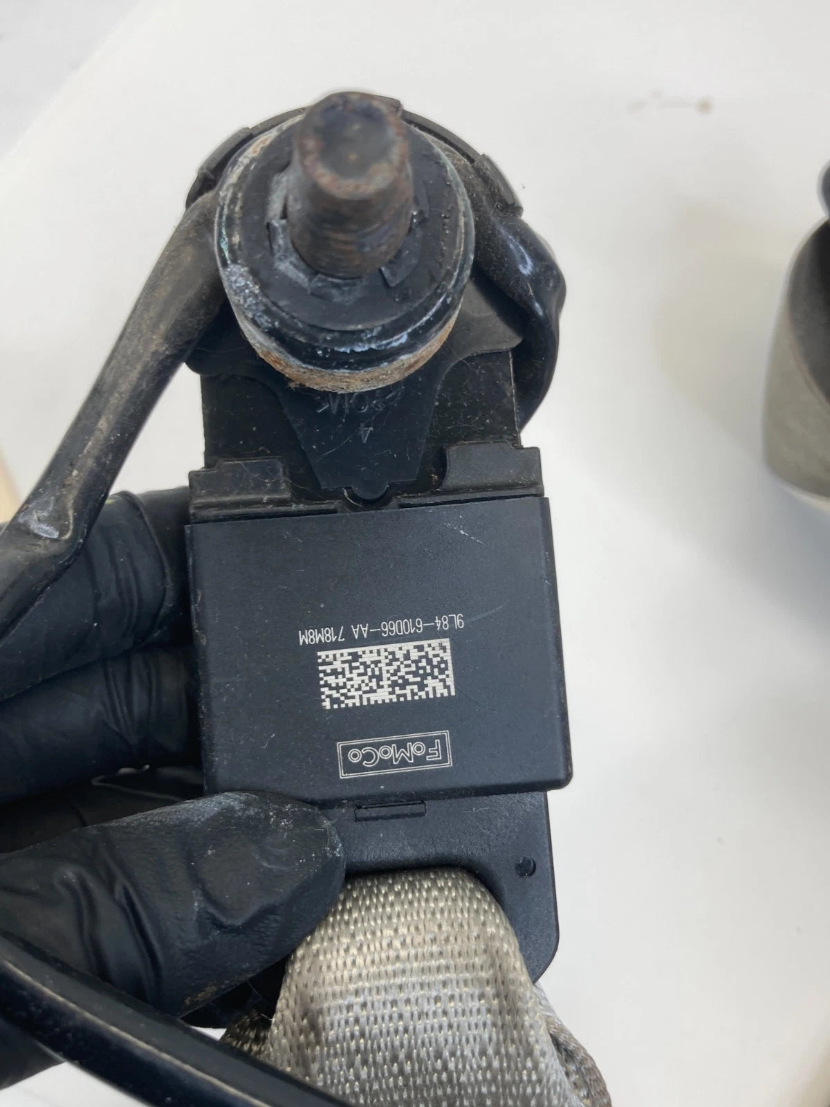 2008-2012 FORD ESCAPE FRONT RIGHT PASSENGER SEAT BELT RETRACTOR 9L84-78612D64-A