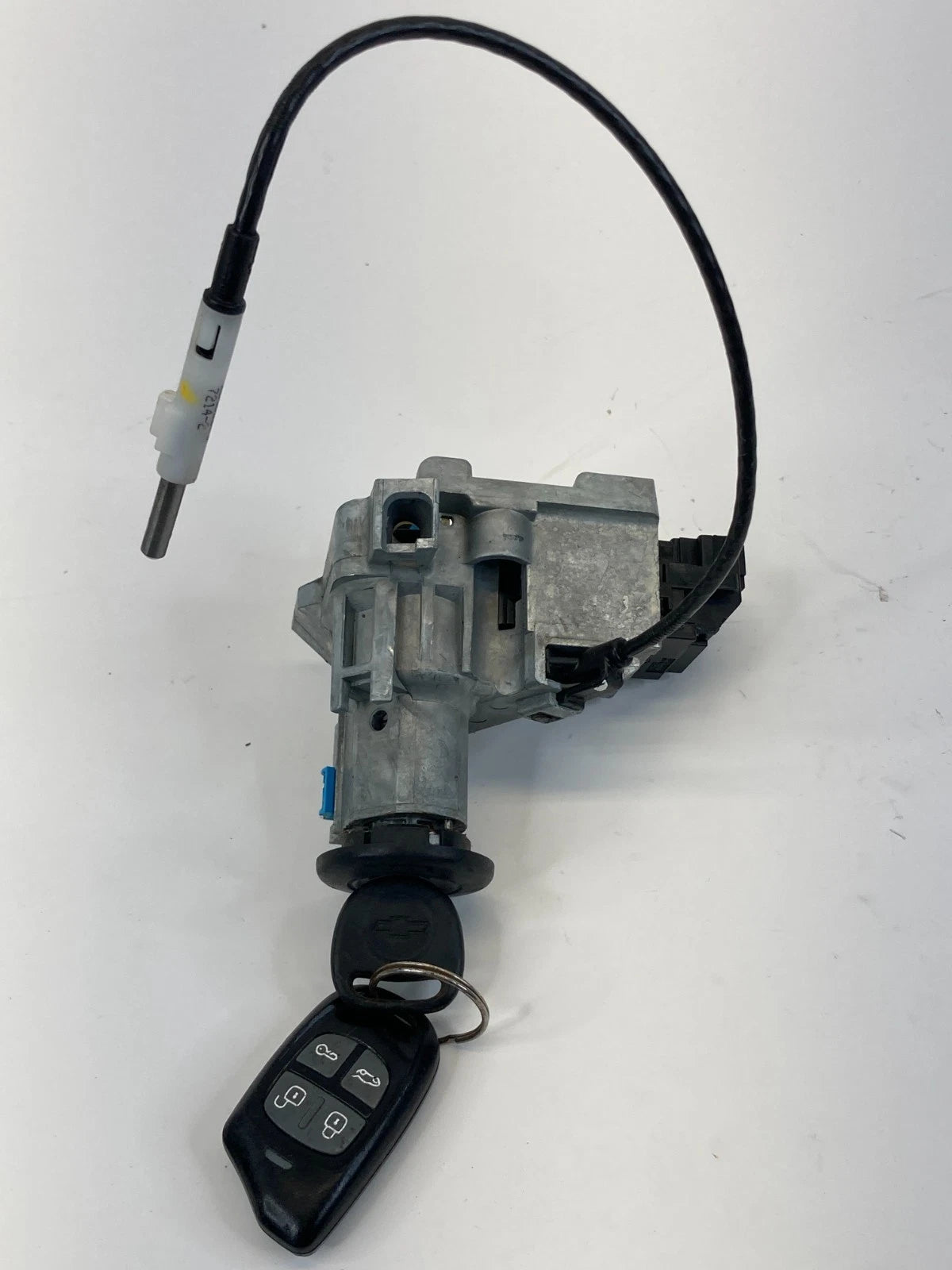 2000-2006 CHEVROLET TAHOE AT IGNITION SWITCH LOCK CYLINDER W/ KEY 26070075