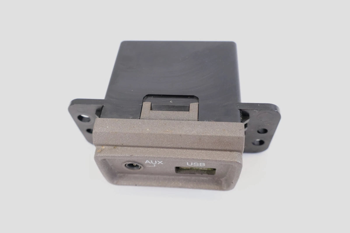 2009-2011 KIA RIO AUX USB PORT AUDIO INPUT JACK ASSEMBLY OEM 96120-1G200W6
