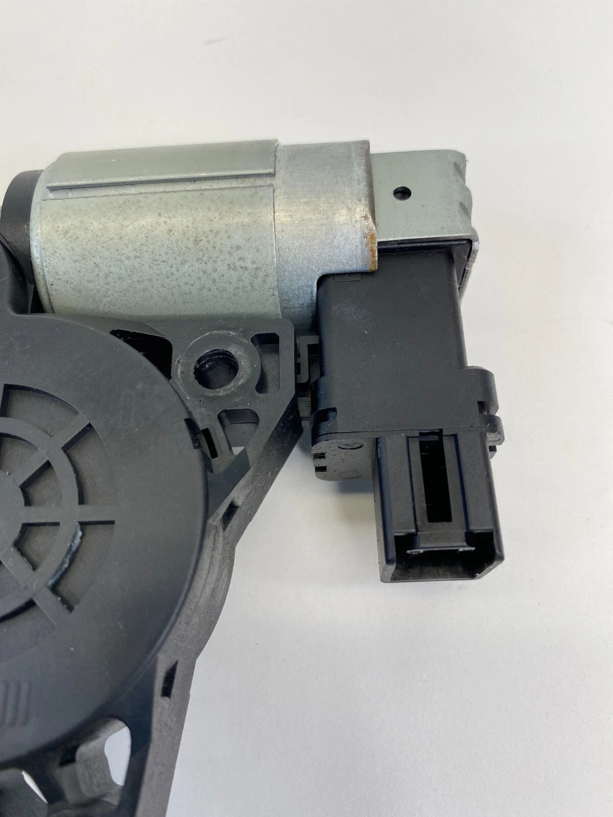 2003-2008 MAZDA 6 MAZDA6 FRONT RIGHT SIDE DOOR POWER WINDOW MOTOR GJ6A5858X OEM