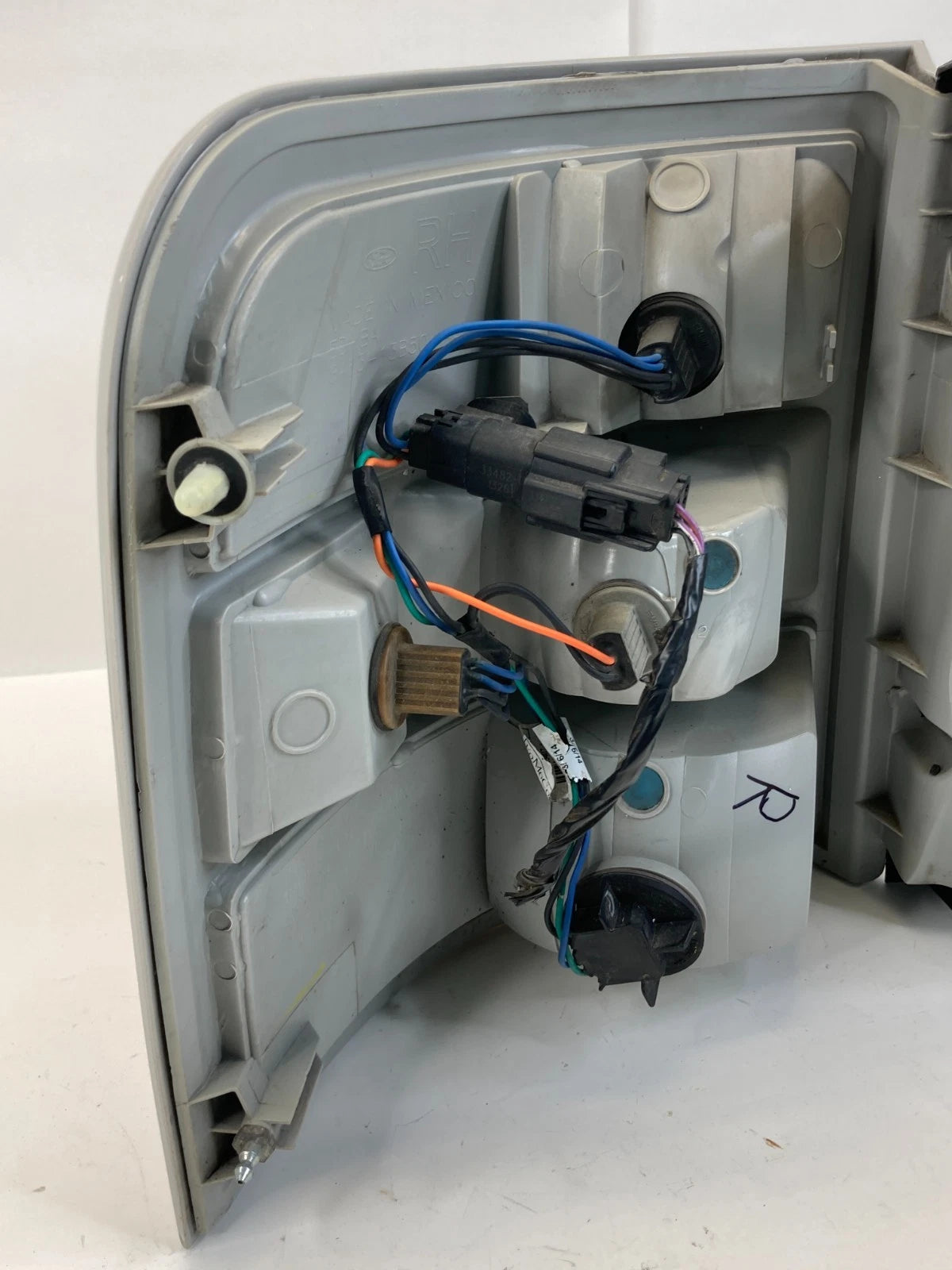 2012-2019 Ford Flex Rear Right Side Tail Light Taillight Lamp CA83-13B504-AB OEM