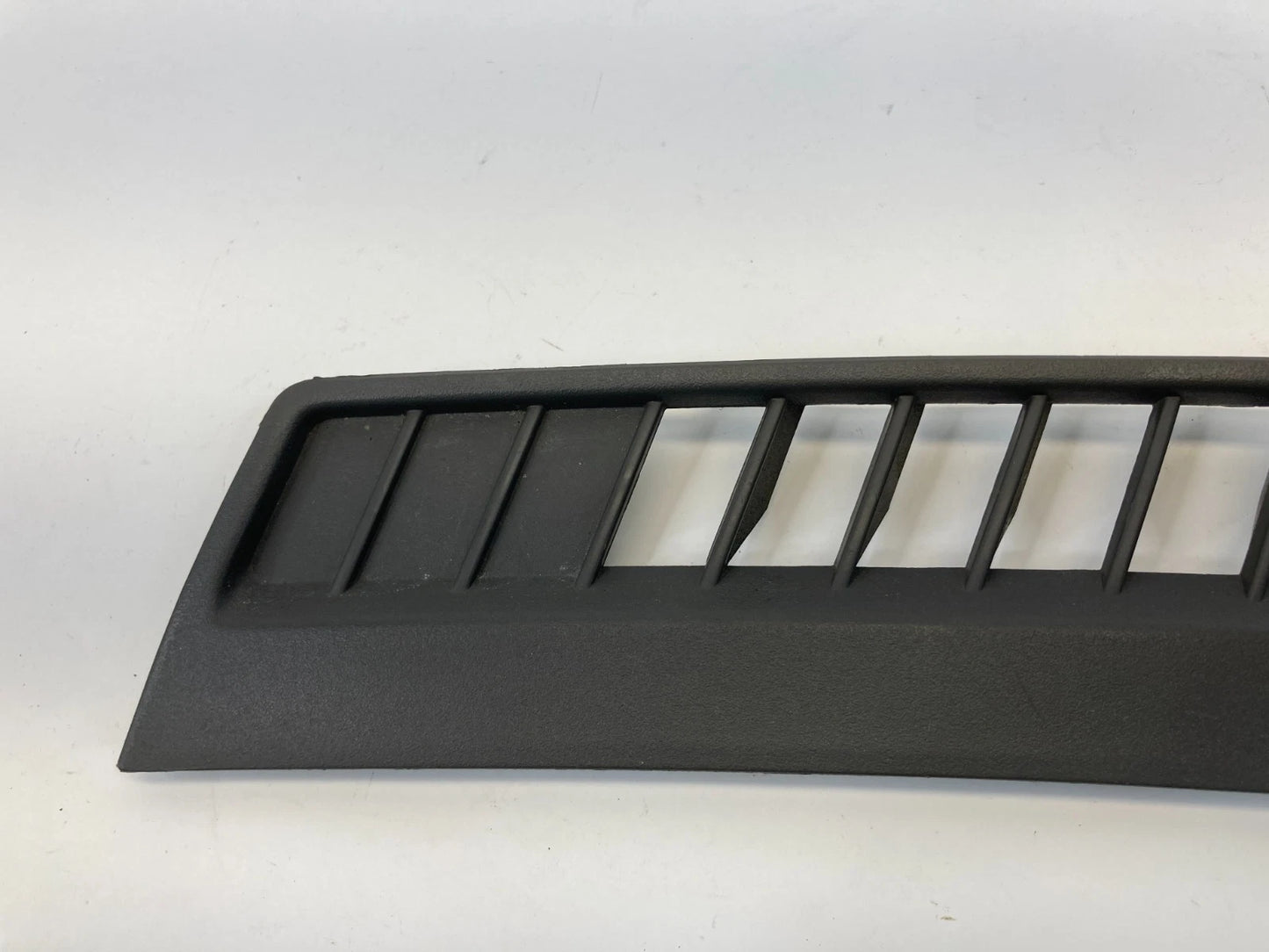 05 06 JEEP GRAND CHEROKEE UPPER LEFT DASH DEFROST GARNISH VENT COVER 5JM67TRM