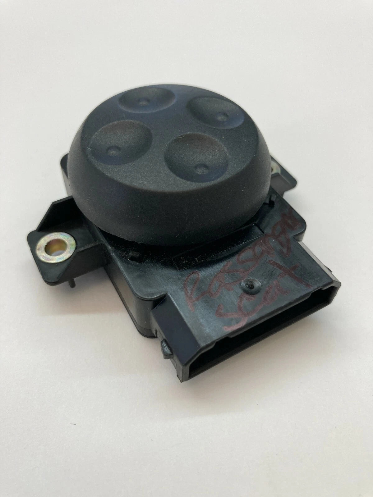 06-10 VOLKSWAGEN PASSAT 05-10 JETTA RIGHT SEAT LUMBAR ADJUST SWITCH 8E0959777