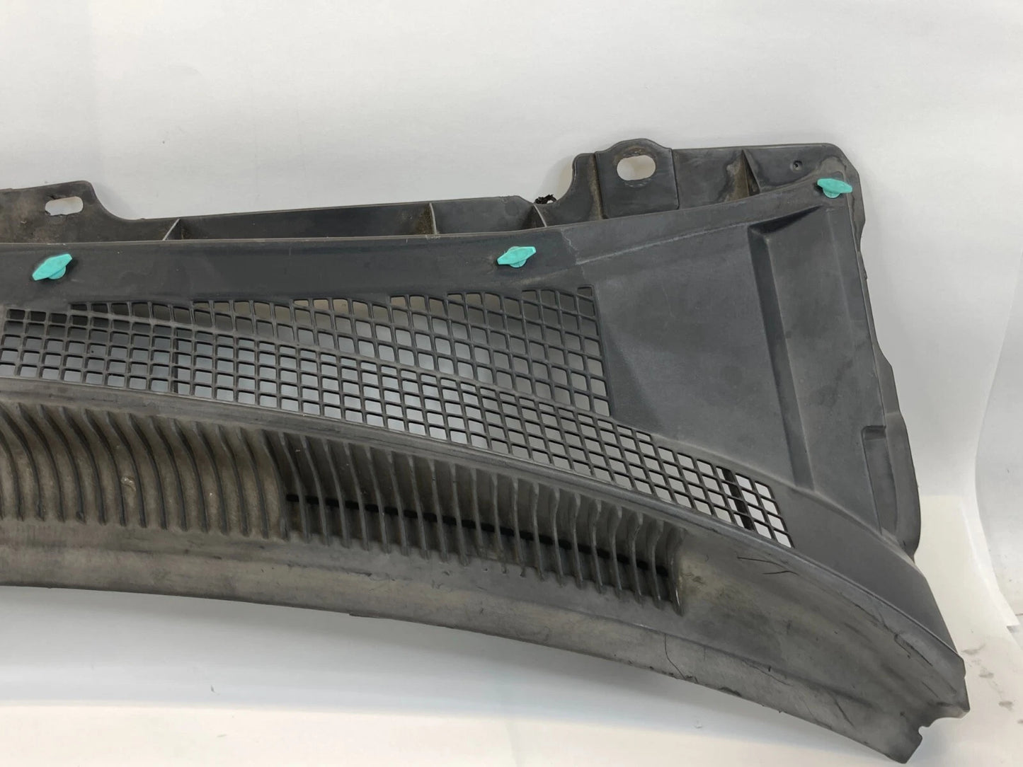 2003-2008 MAZDA 6 FRONT RIGHT SIDE WIPER ARM COWL TRIM COVER GK2A-507R0 OEM