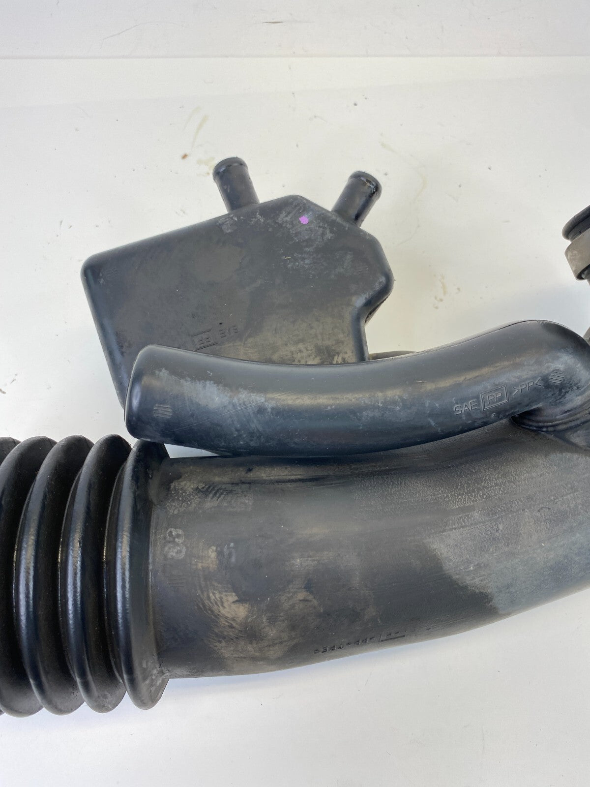 2005-2015 Nissan Armada 5.6L V8 AT Air Intake Cleaner Hose Tube Duct Pipe OEM