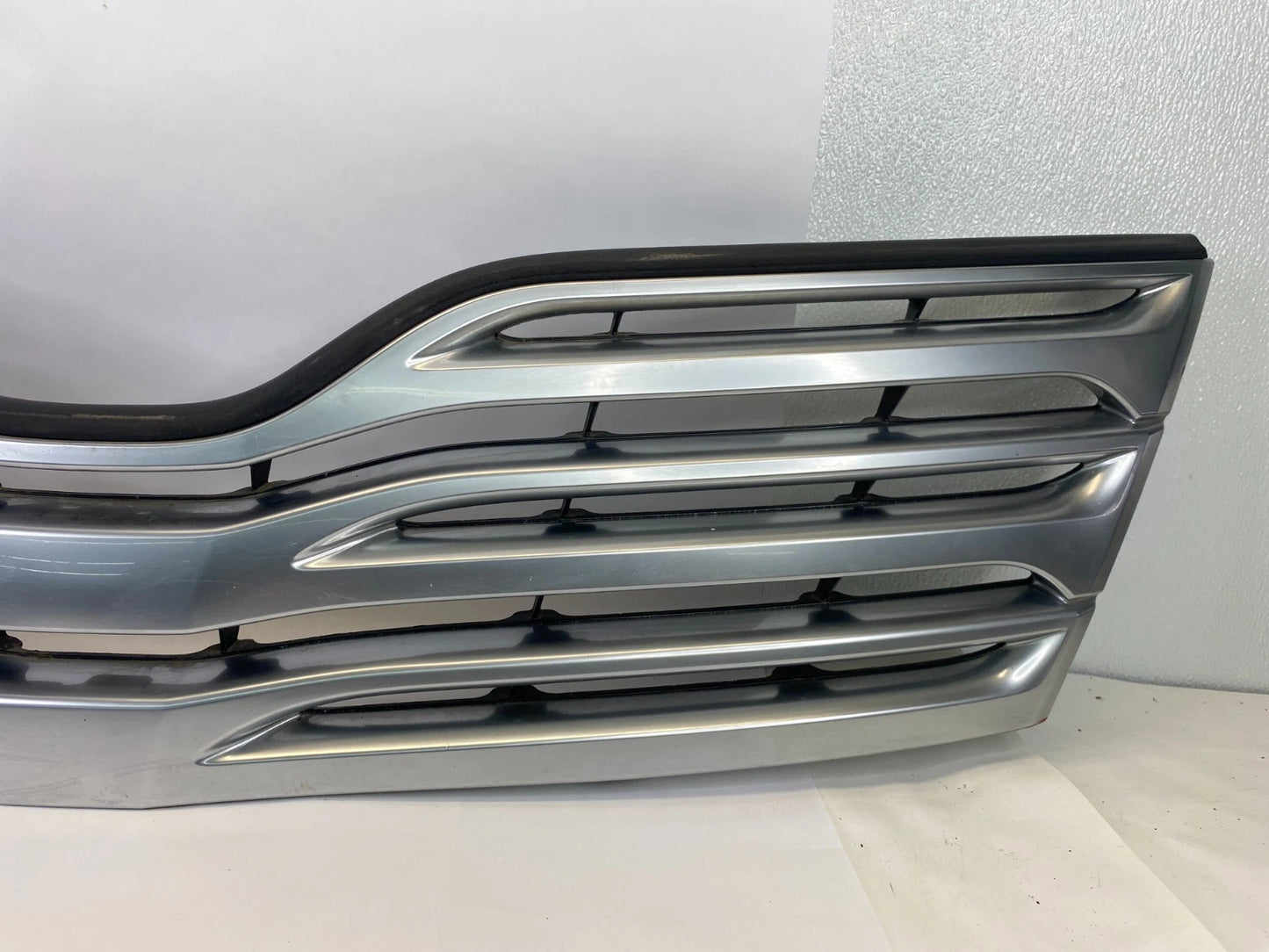 2009 2010 2011 2012 TOYOTA VENZA FRONT UPPER GRILLE GRILL 53111-0T010B OEM