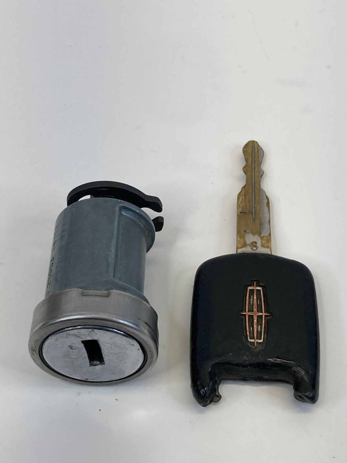 2003-2006 Lincoln Navigator 5.4L V8 A/T Ignition Switch Lock Cylinder W/ Key OEM