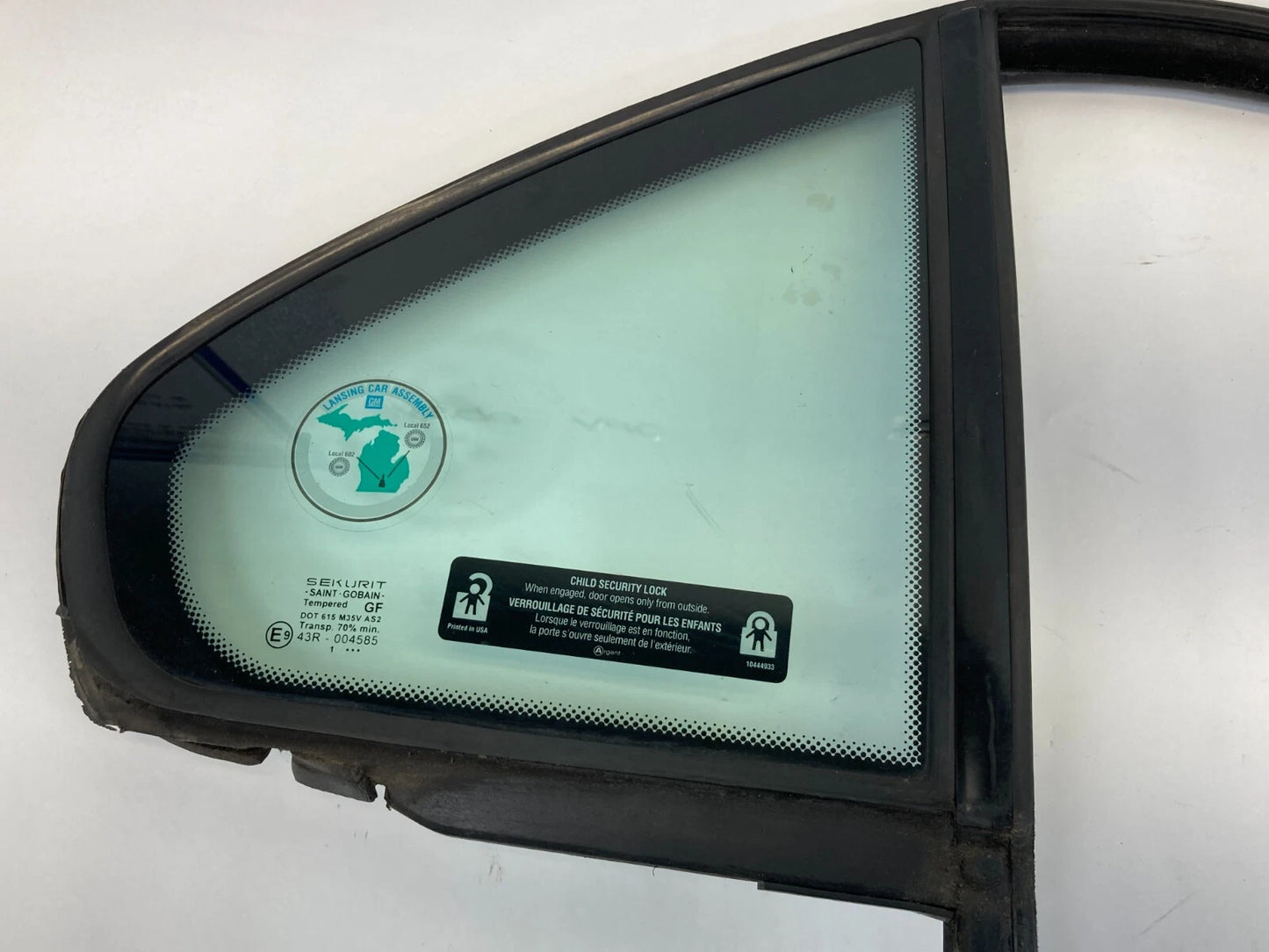 1999-2005 PONTIAC GRAND AM SEDAN REAR RIGHT SIDE DOOR QUARTER WINDOW VENT GLASS